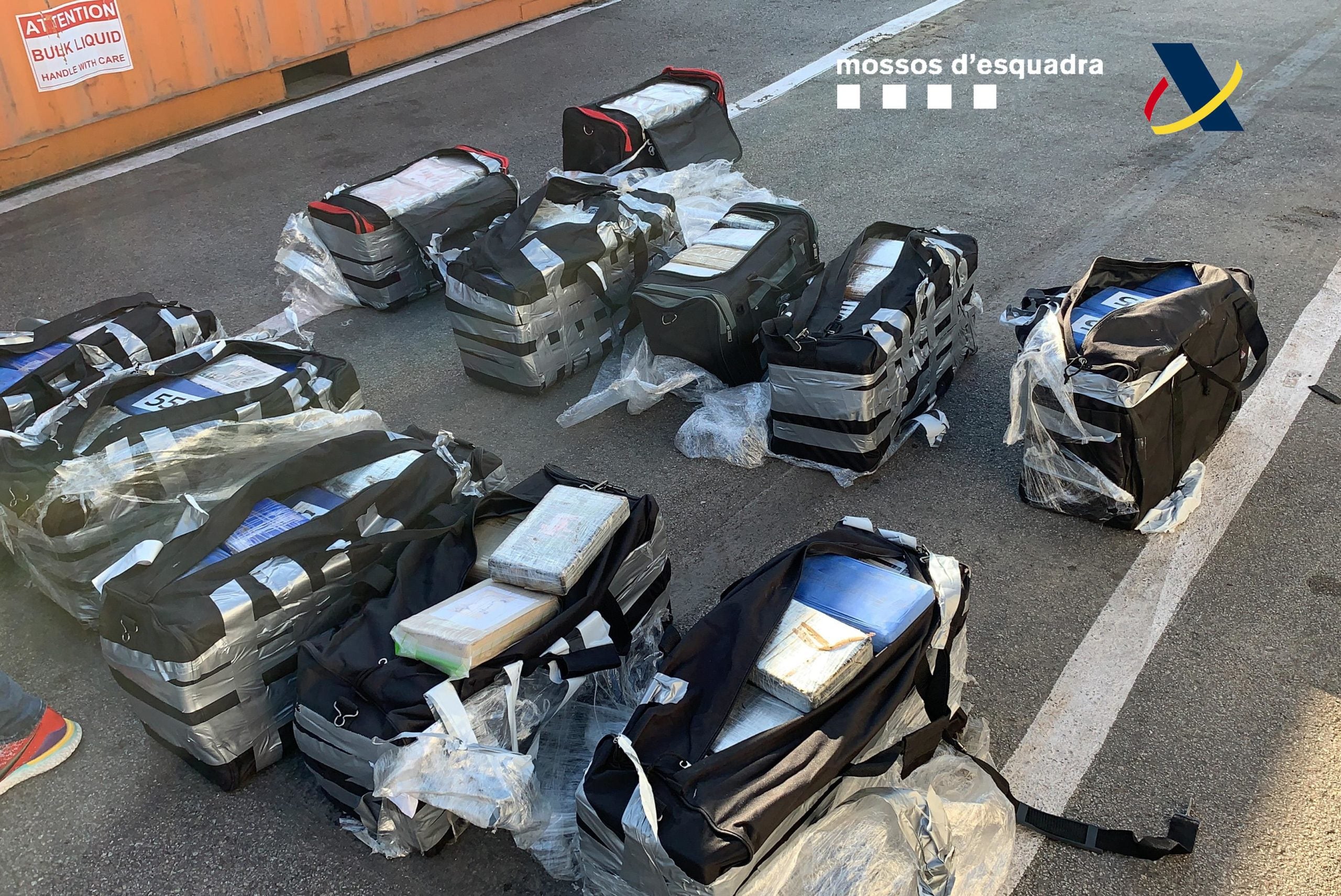 La droga anava amagada en bosses d'esport | CME i Agència Tributària La droga anava amagada en bosses d'esport | CME i Agència Tributària