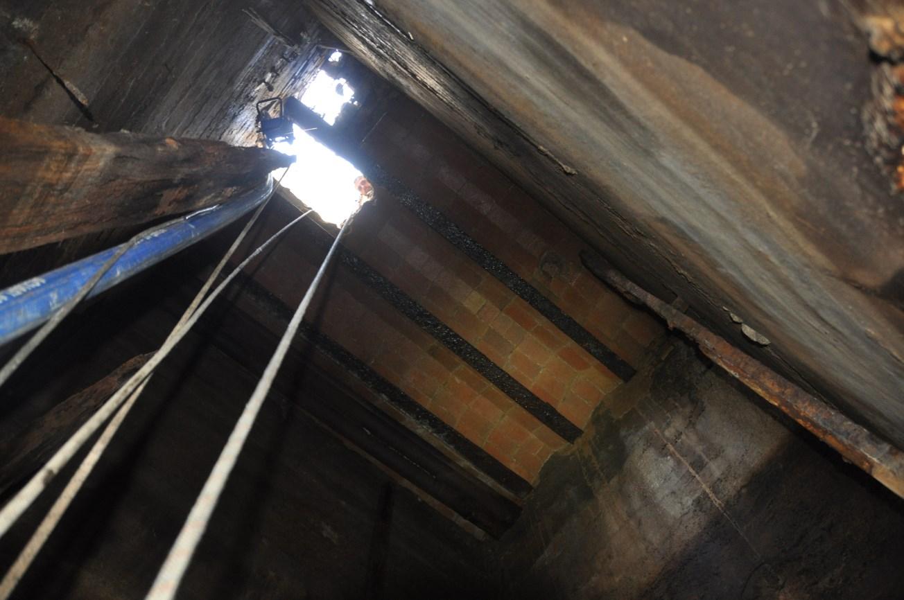 Detall de la coberta del pou d’atac. | SABCN Detall de la coberta del pou d’atac. | SABCN