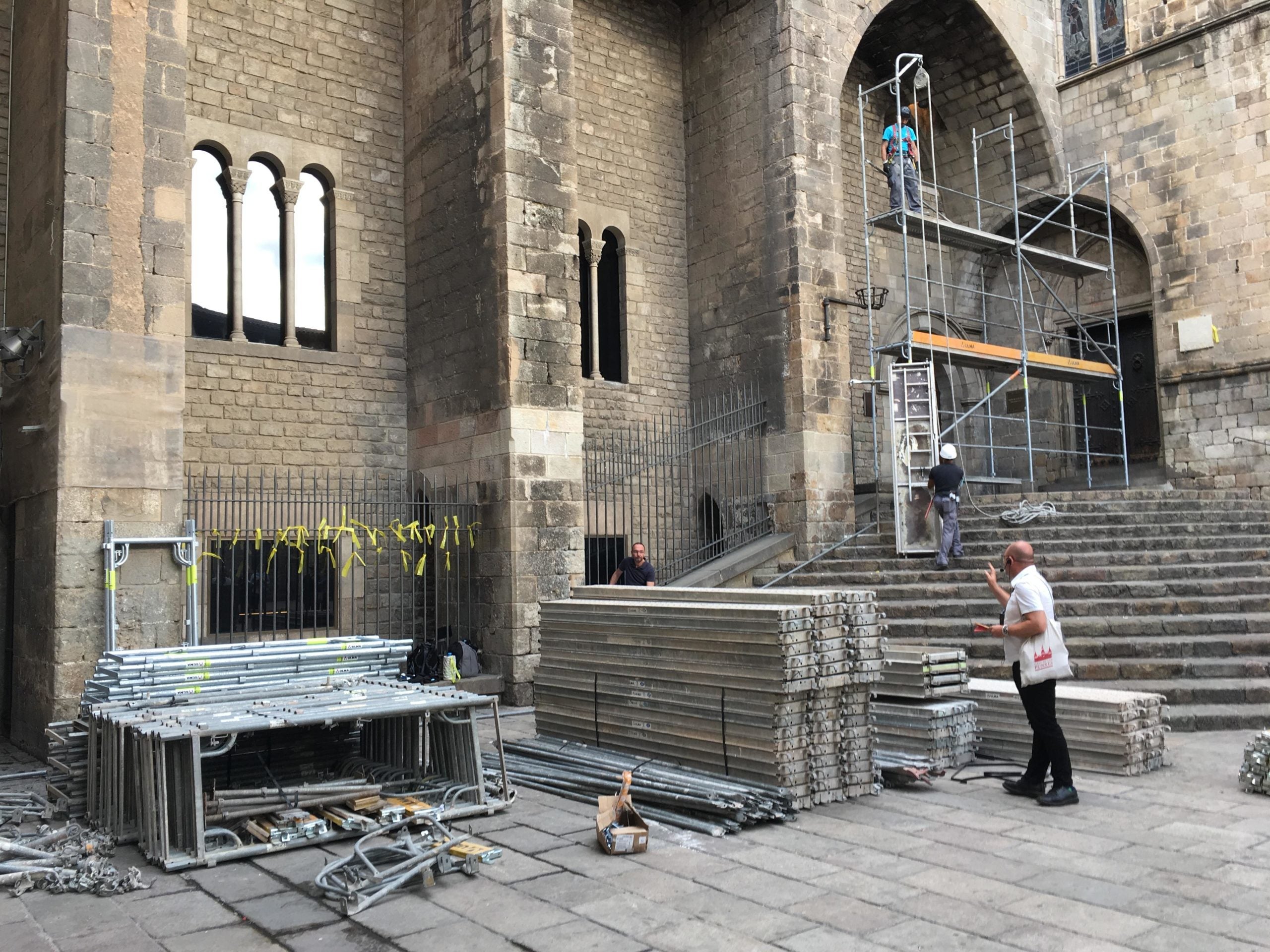 La bastida de les obres del Palau Reial Major, on hi ha el Saló del Tinell, quan es començava a instal·lar / Ajuntament de Barcelona