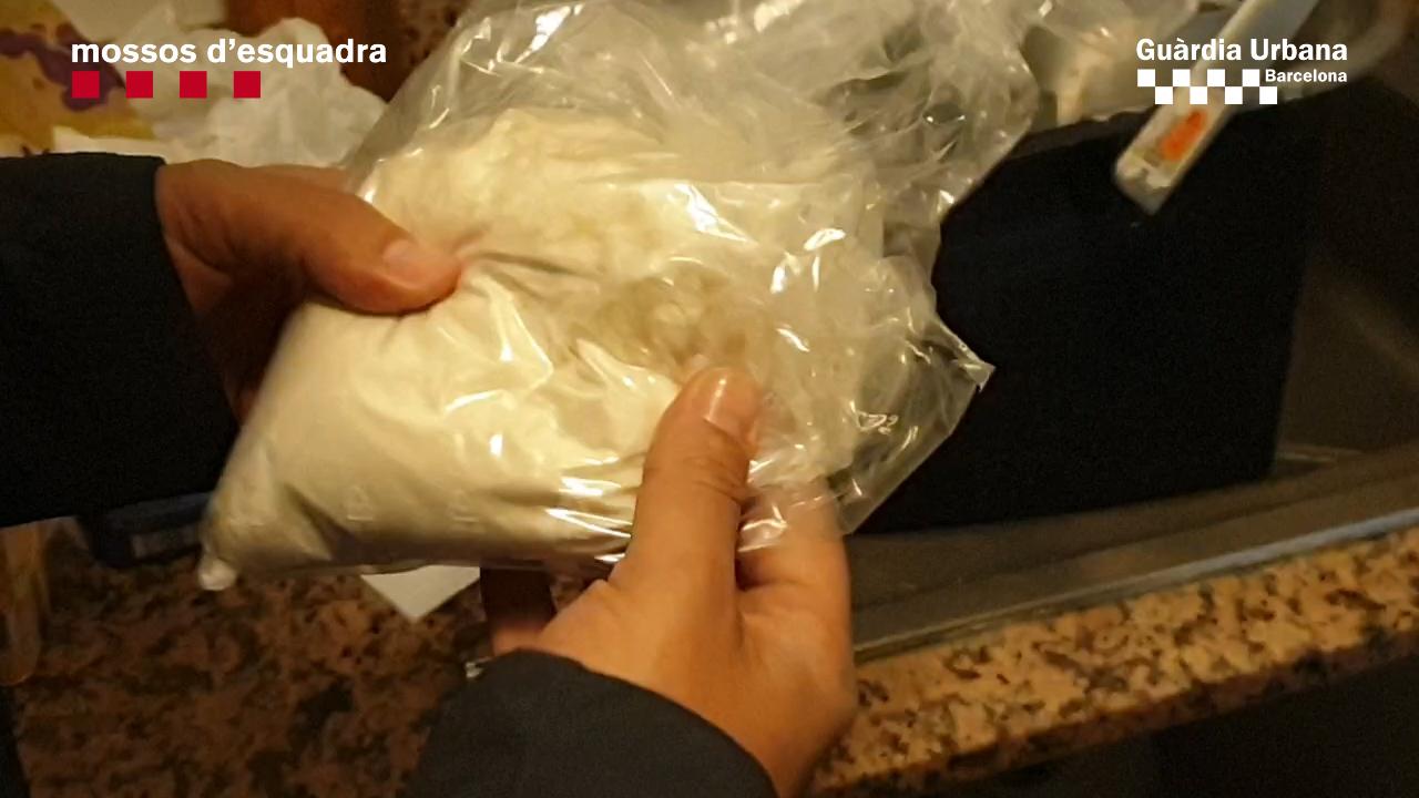 Els Mossos van decomissar dos quilos de 'cristall'. | Mossos d'Esquadra Els Mossos van decomissar dos quilos de 'cristall'. | Mossos d'Esquadra