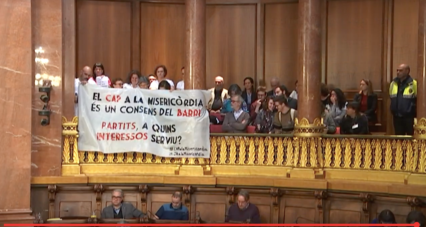 Membres de la Plataforma CAP Raval Nord a la tribuna durant el ple de març / Ajuntament de Barcelona Membres de la Plataforma CAP Raval Nord a la tribuna durant el ple de març / Ajuntament de Barcelona