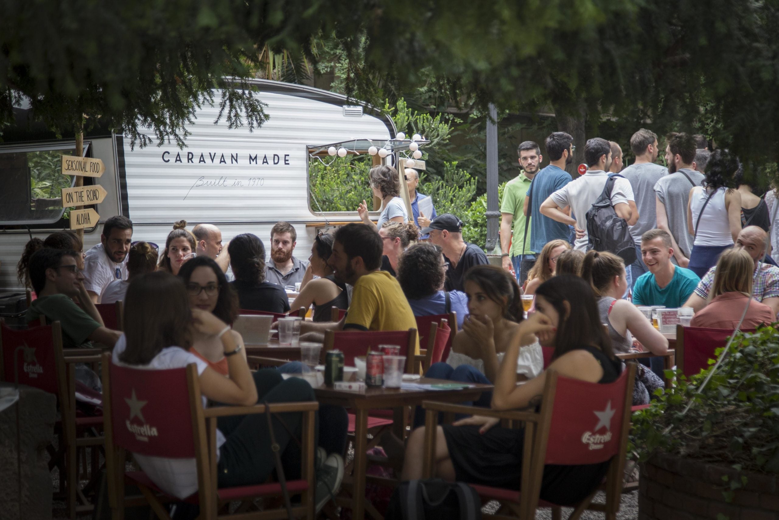 El jard&iacute; Ferran Soldevila, de la UB, amb Caravan Made, una de les tardes del cicle d'actuacions musicals 'Els Vespres' 