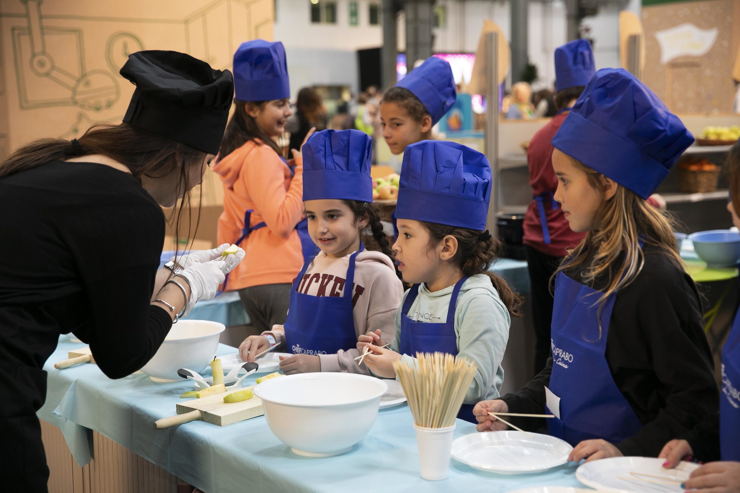 Nens participant en el taller de cuina de La Ciutat dels Somnis en l'edici&oacute; del 2018 / Fira de Barcelona