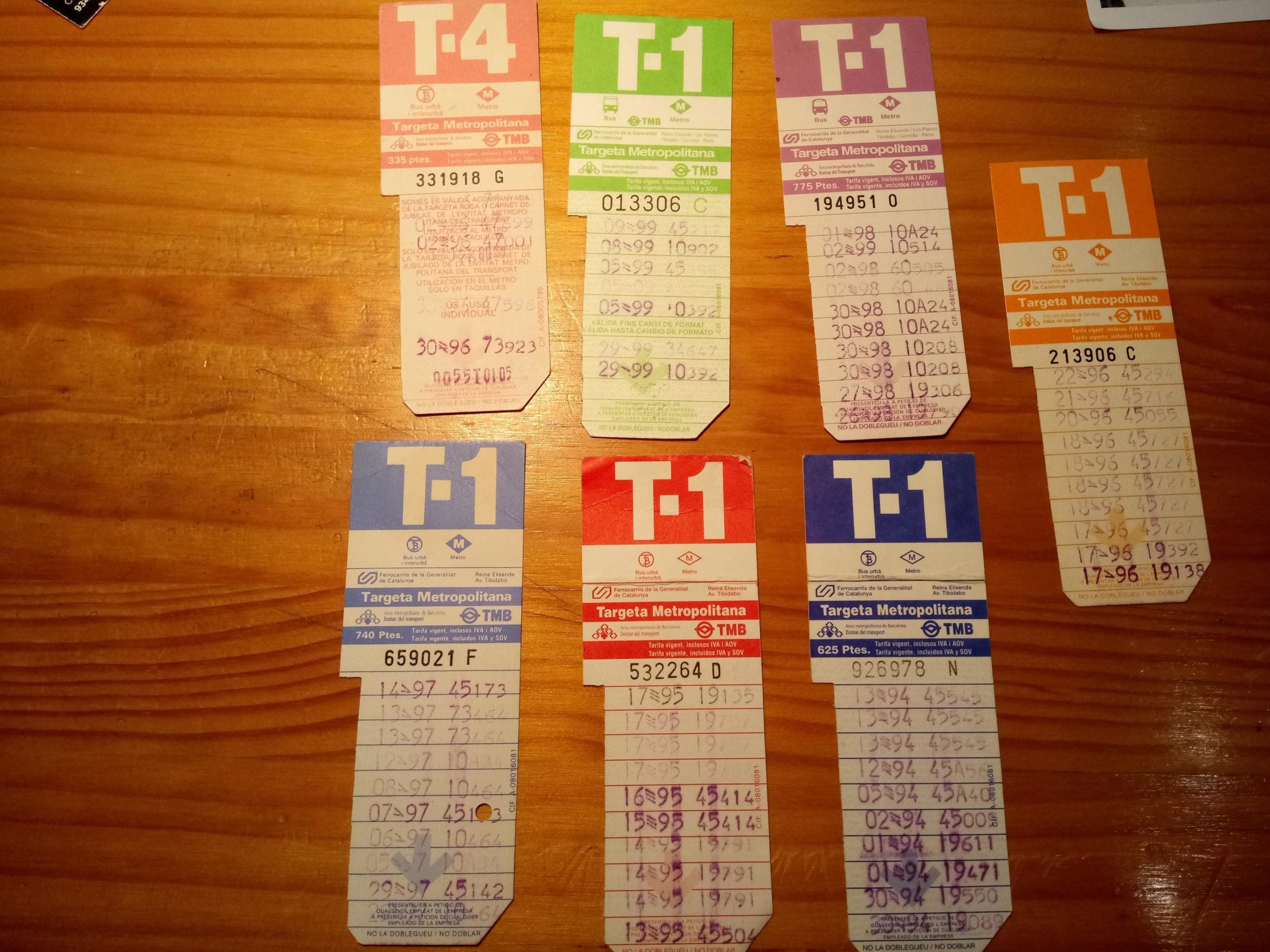 Col·lecció d'antigues targetes de transport de Barcelona / Laura Solé
