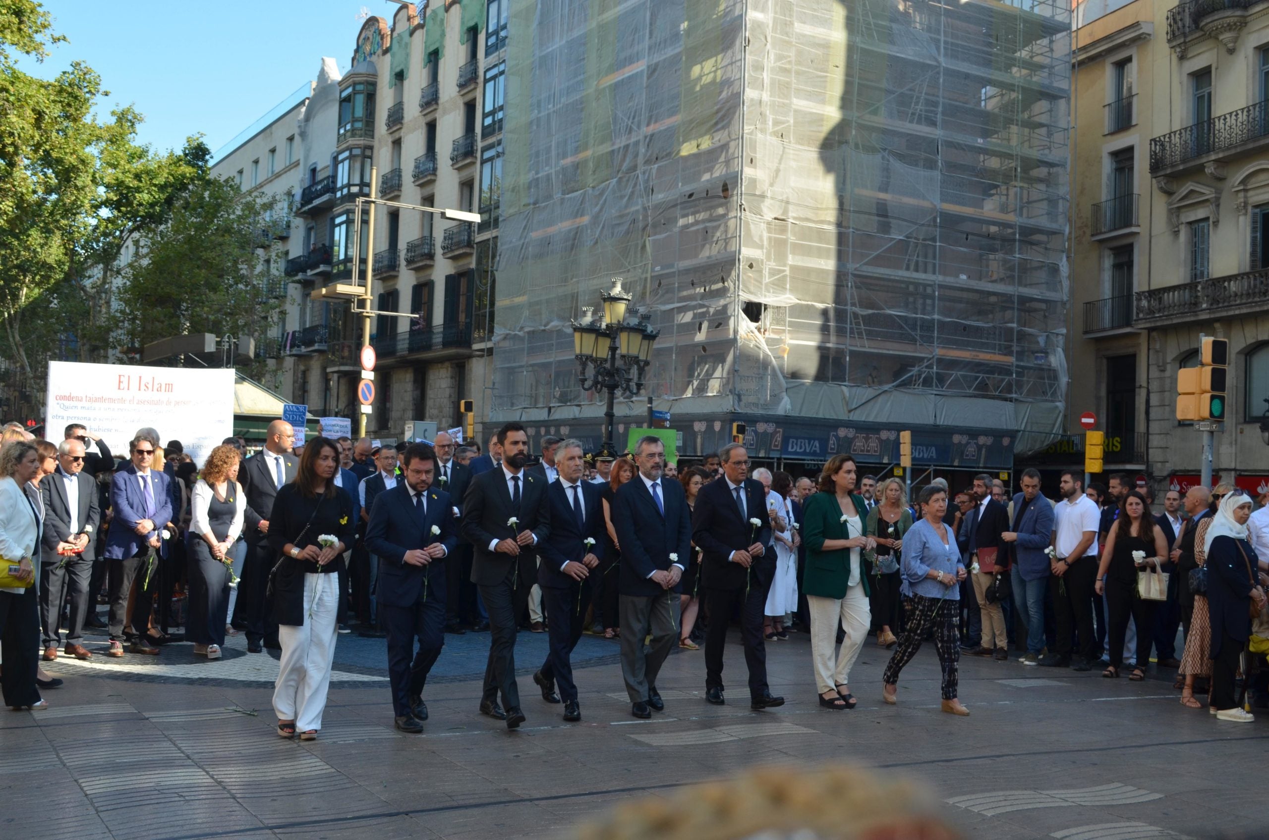 Alguns dels representants polítics assistents a l'acte. | Adrià Lizanda