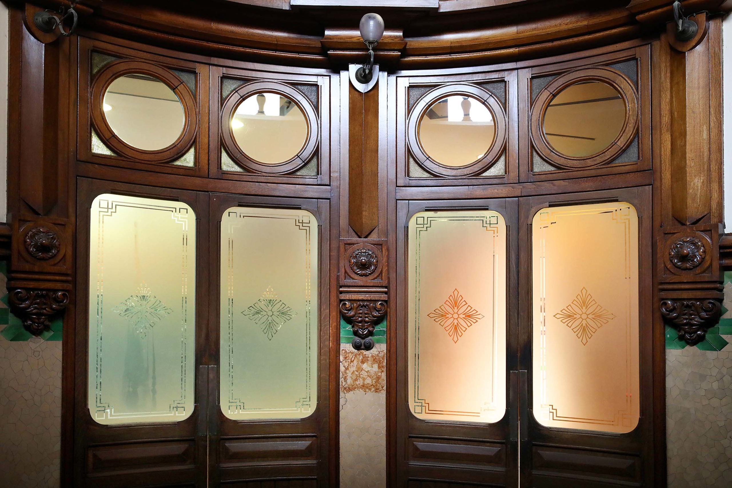 Portes d'accés per als treballadors. | Jordi Play