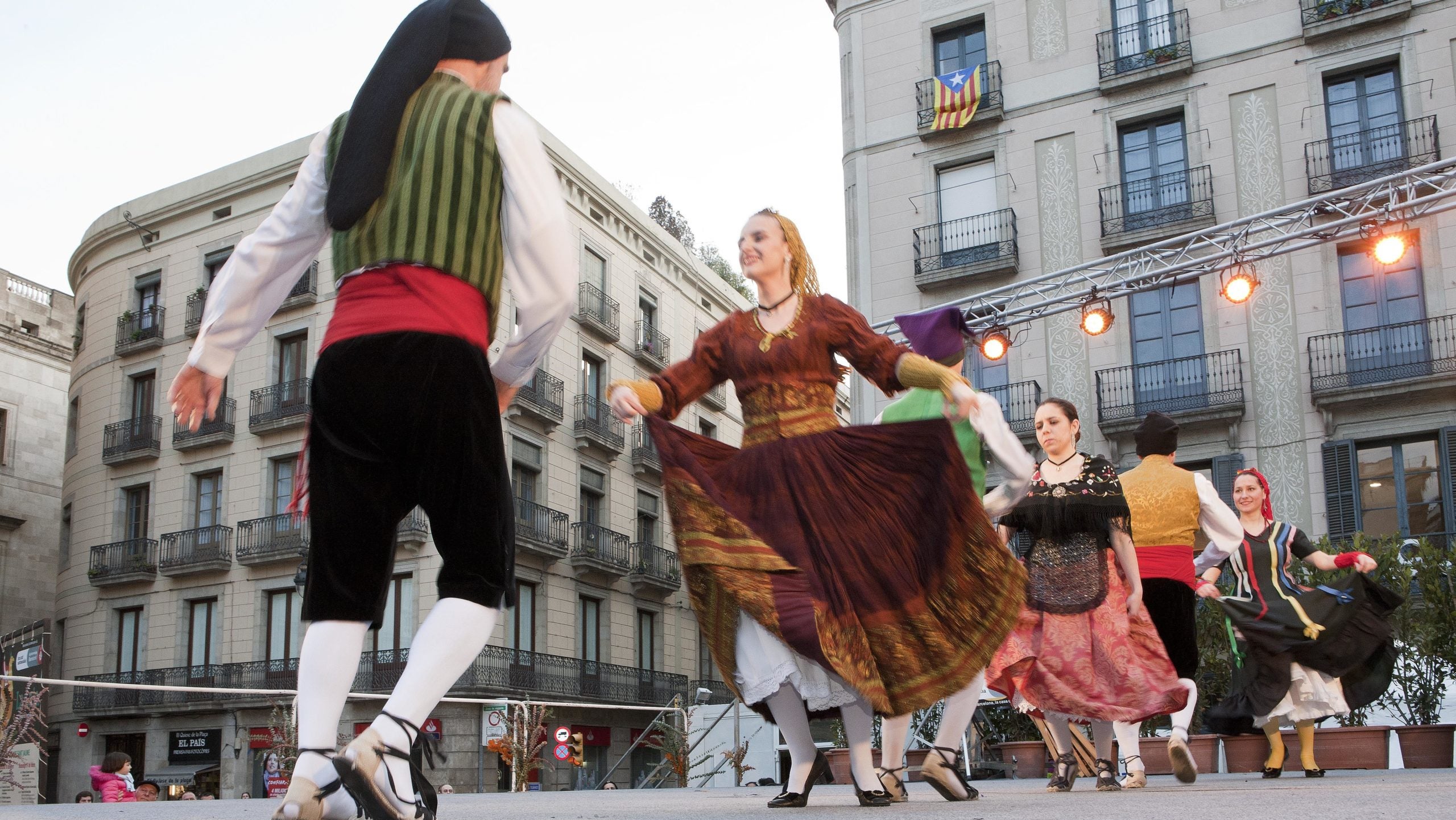 Una de les actuacions de l'Esbart Català de Dansaires. | Ajuntament de Barcelona