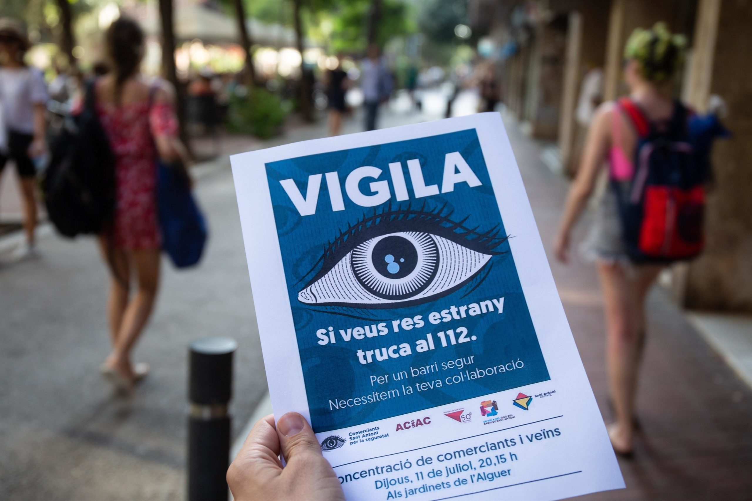 El cartell de la campanya 'Vigila' impulsada per comerciantes de Sant Antoni per millorar la seguretat de la zona / 