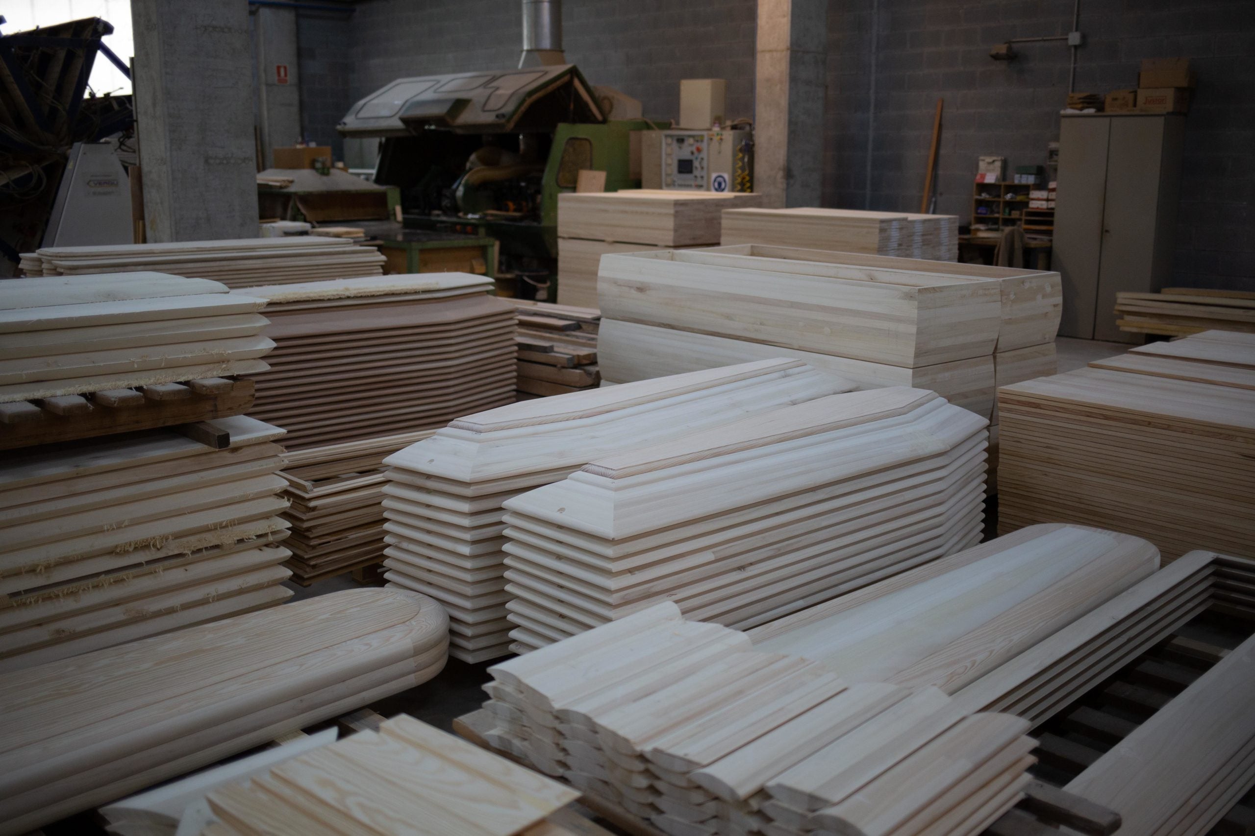 Fabricació de taüts a l'empresa Eurocoffin de Mèmora - Serveis Funeraris de Barcelona / David Zorrakino - Europa Press Fabricació de taüts a l'empresa Eurocoffin de Mèmora - Serveis Funeraris de Barcelona / David Zorrakino - Europa Press
