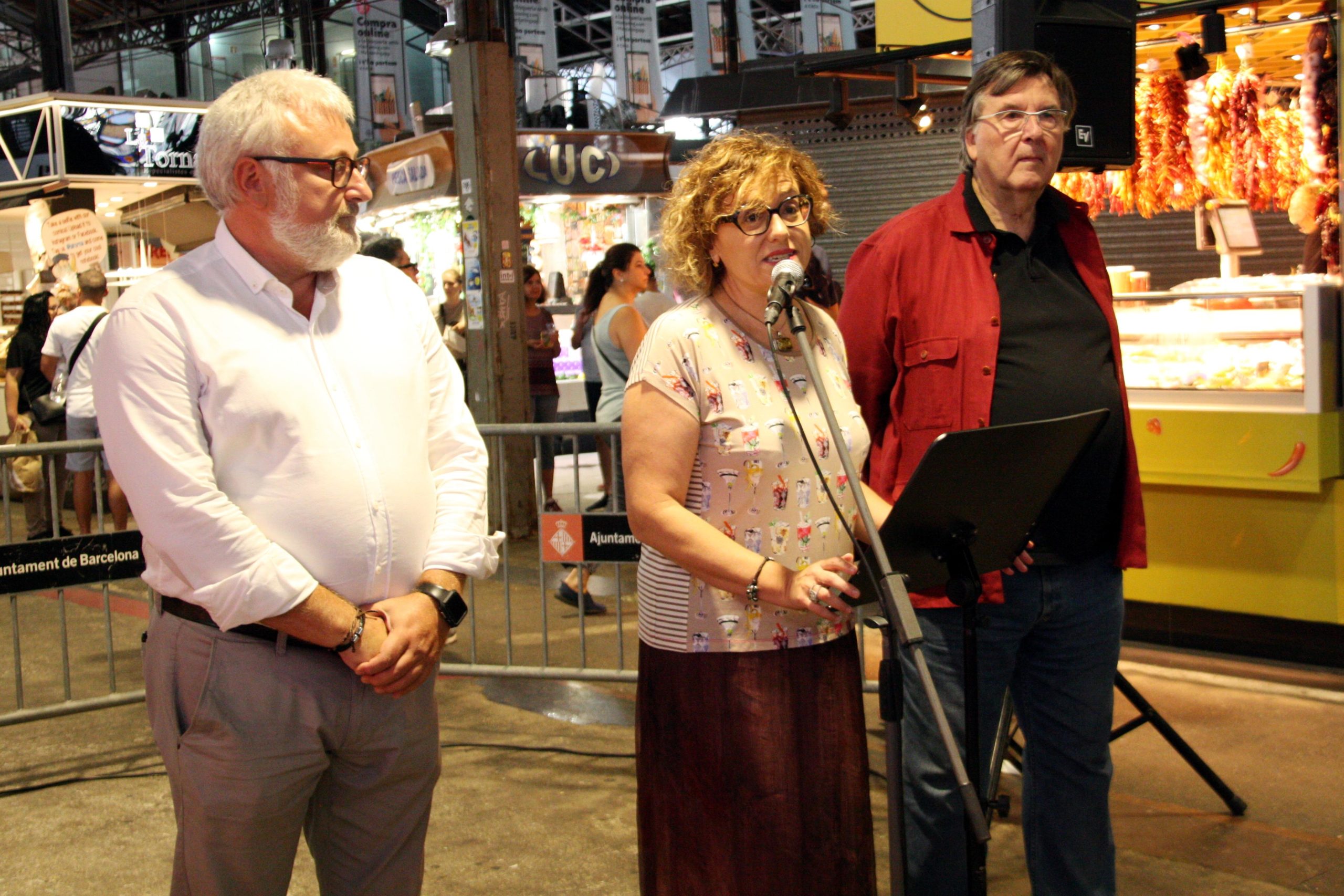 El gerent de l'Institut Municipal de Mercats, Màxim Lòpez, i la regidora de Comerç i Mercats, Montserrat Ballarín (PSC), en un acte a la Boqueria / ACN - Noèlia Llobera