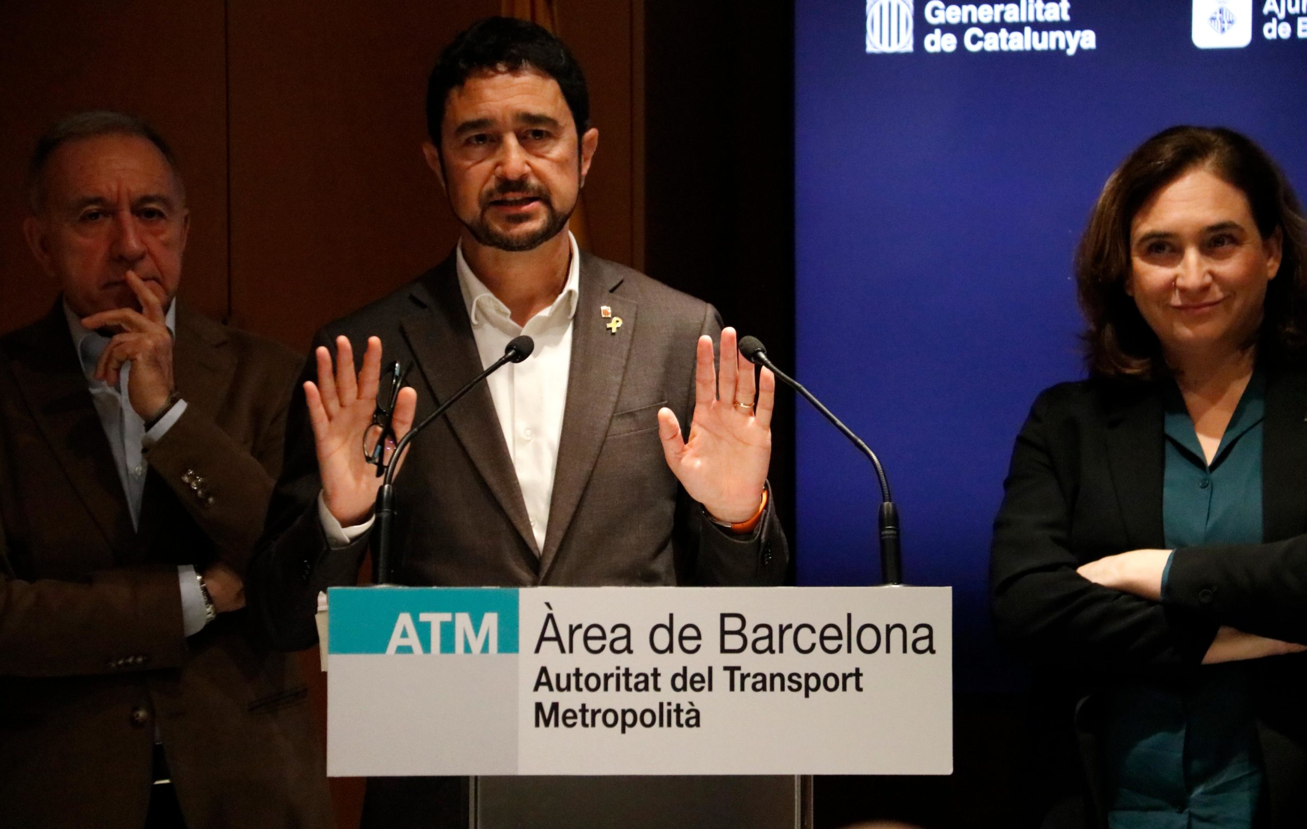 Antoni Poveda (esquerra), Damià Calvet i Ada Colau en la presentació de les propostes de nous bitllets | ACN Antoni Poveda (esquerra), Damià Calvet i Ada Colau en la presentació de les propostes de nous bitllets | ACN