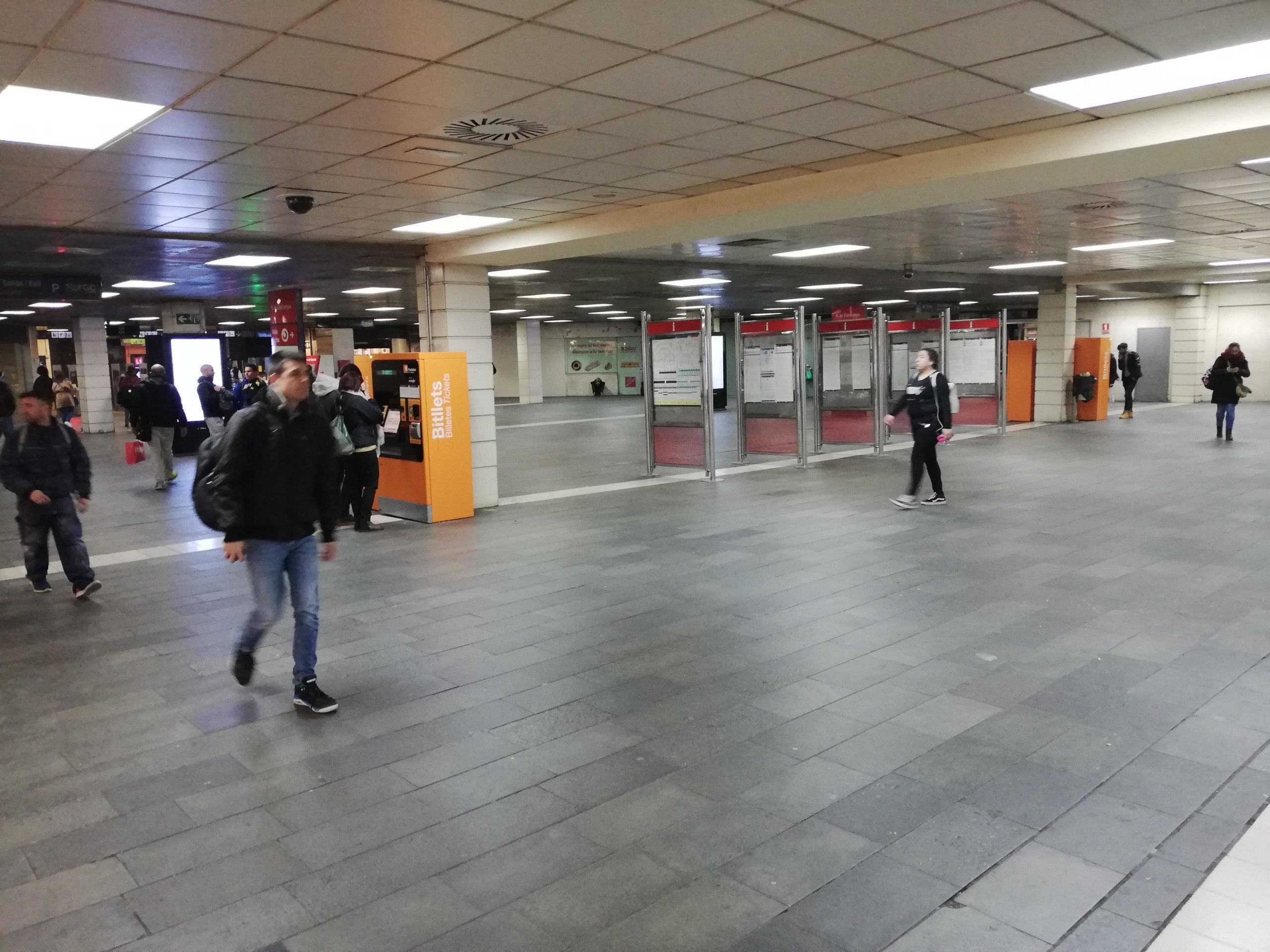 Una imatge d'arxiu del vestíbul de l'intercanviador de Renfe a la plaça Catalunya / Xavi Fernández de Castro