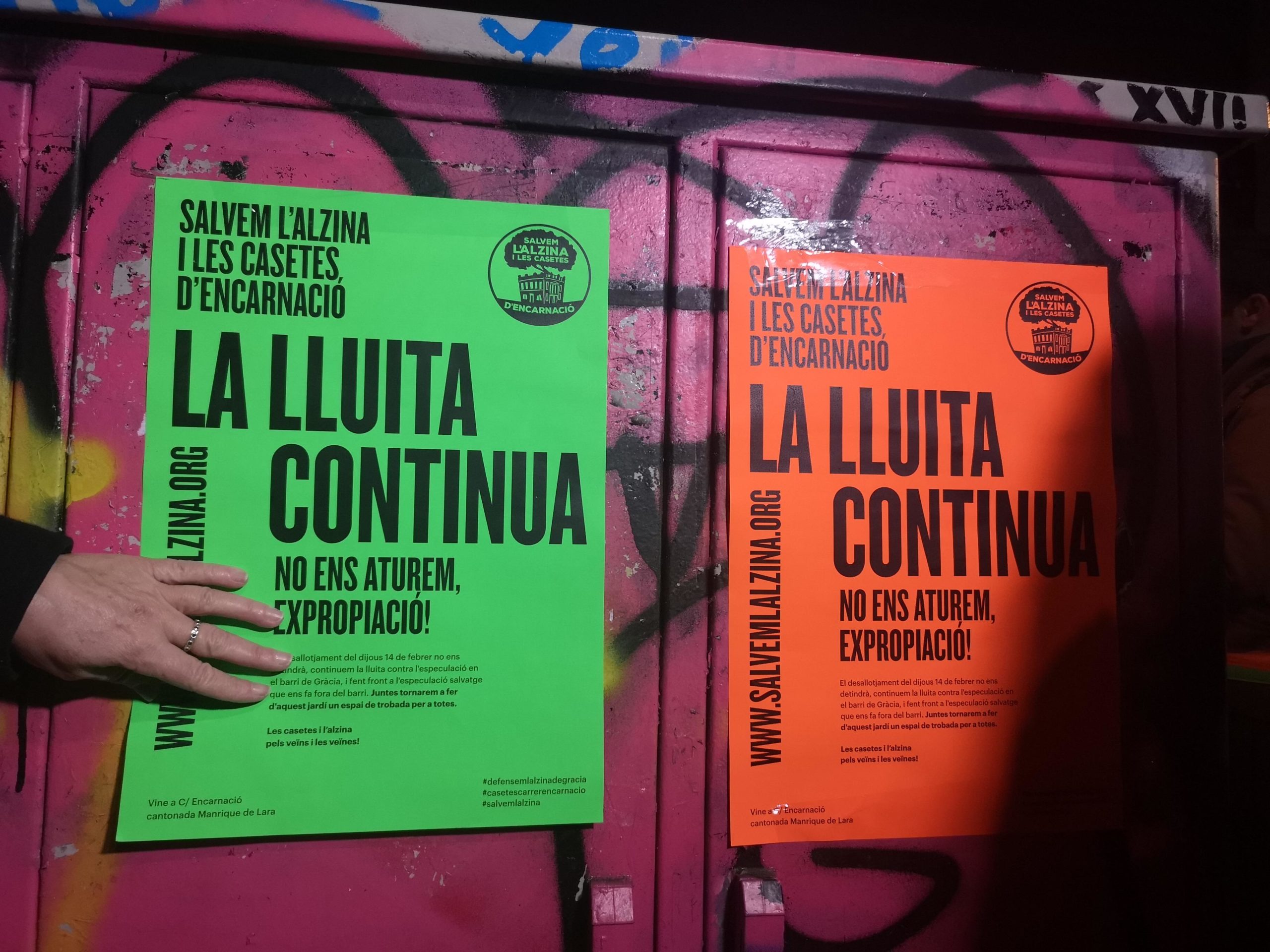 Els veïns han enganxat cartells avisant que la Els veïns han enganxat cartells avisant que la