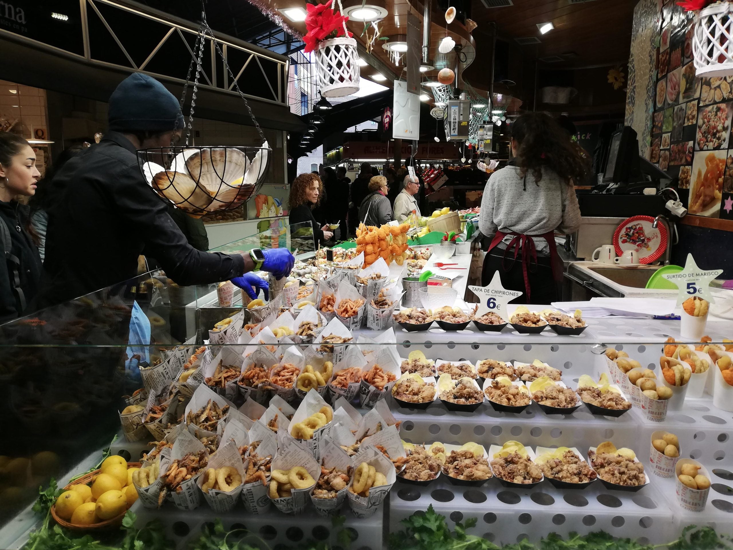 La Boqueria també ofereix productes cuinats per atraure turistes / XFDC La Boqueria també ofereix productes cuinats per atraure turistes / XFDC