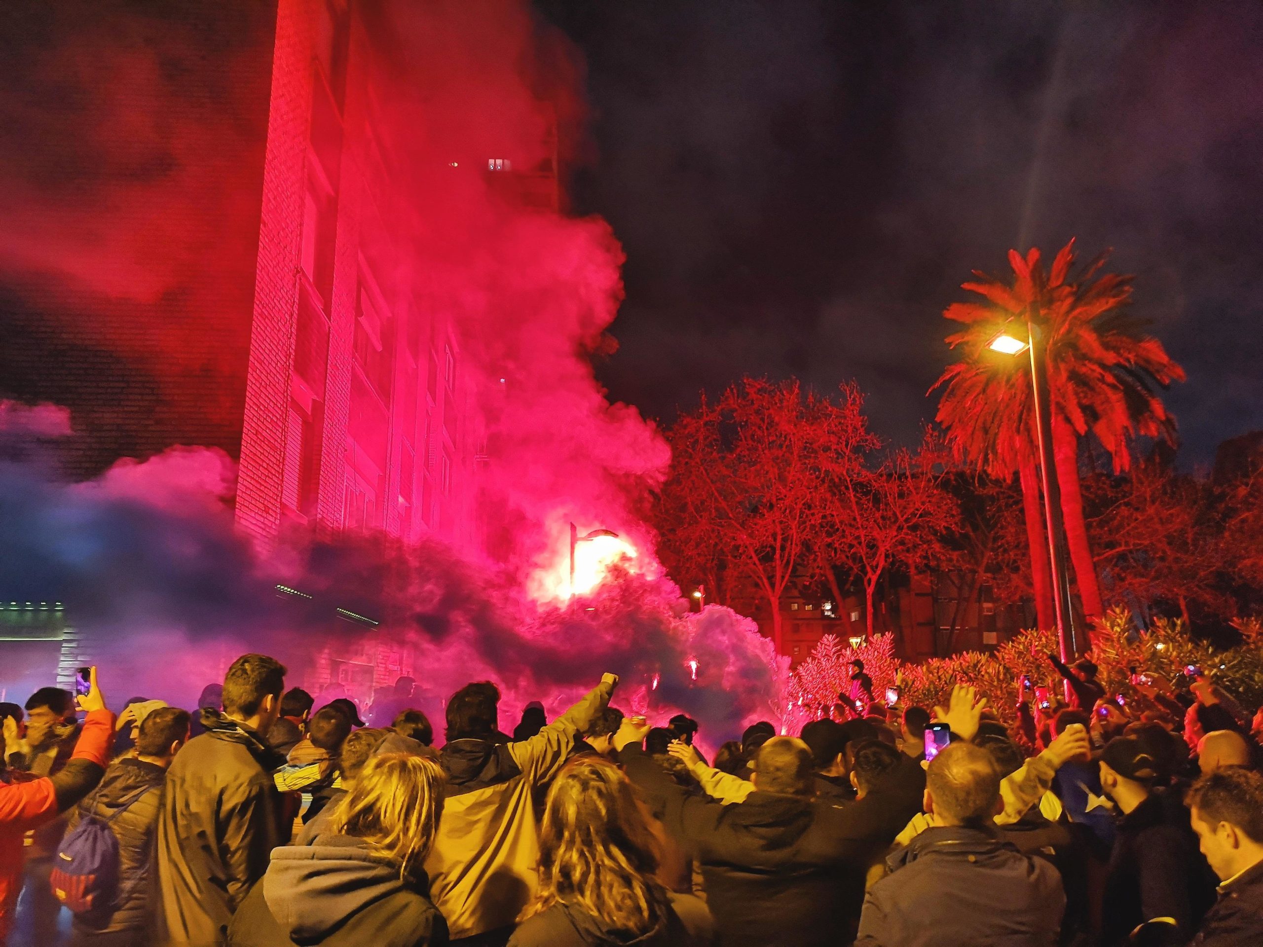 Boixos Nois a l'entrada del Camp Nou per al partit contra l'Olympique de Lió / D.C.