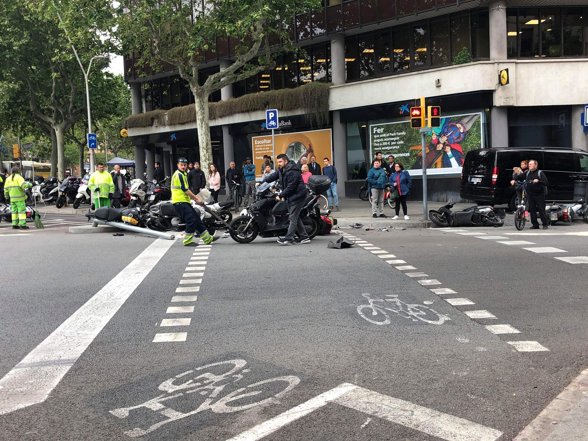 La furgoneta VTC a la vorera. 30-4-2019 | Anti-radar Catalunya