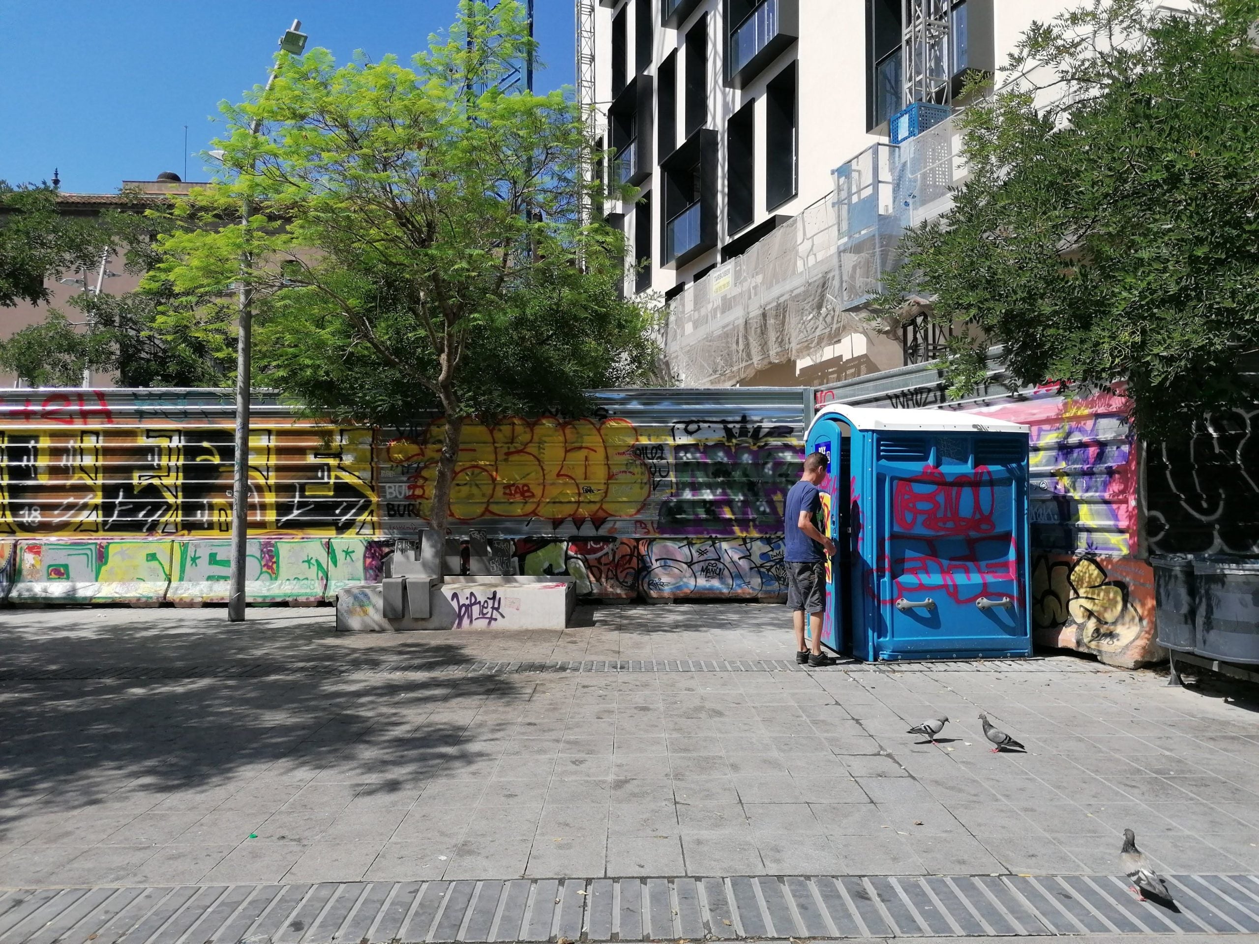 Nou lavabo estival a la plaça de la Gardunya / MMP