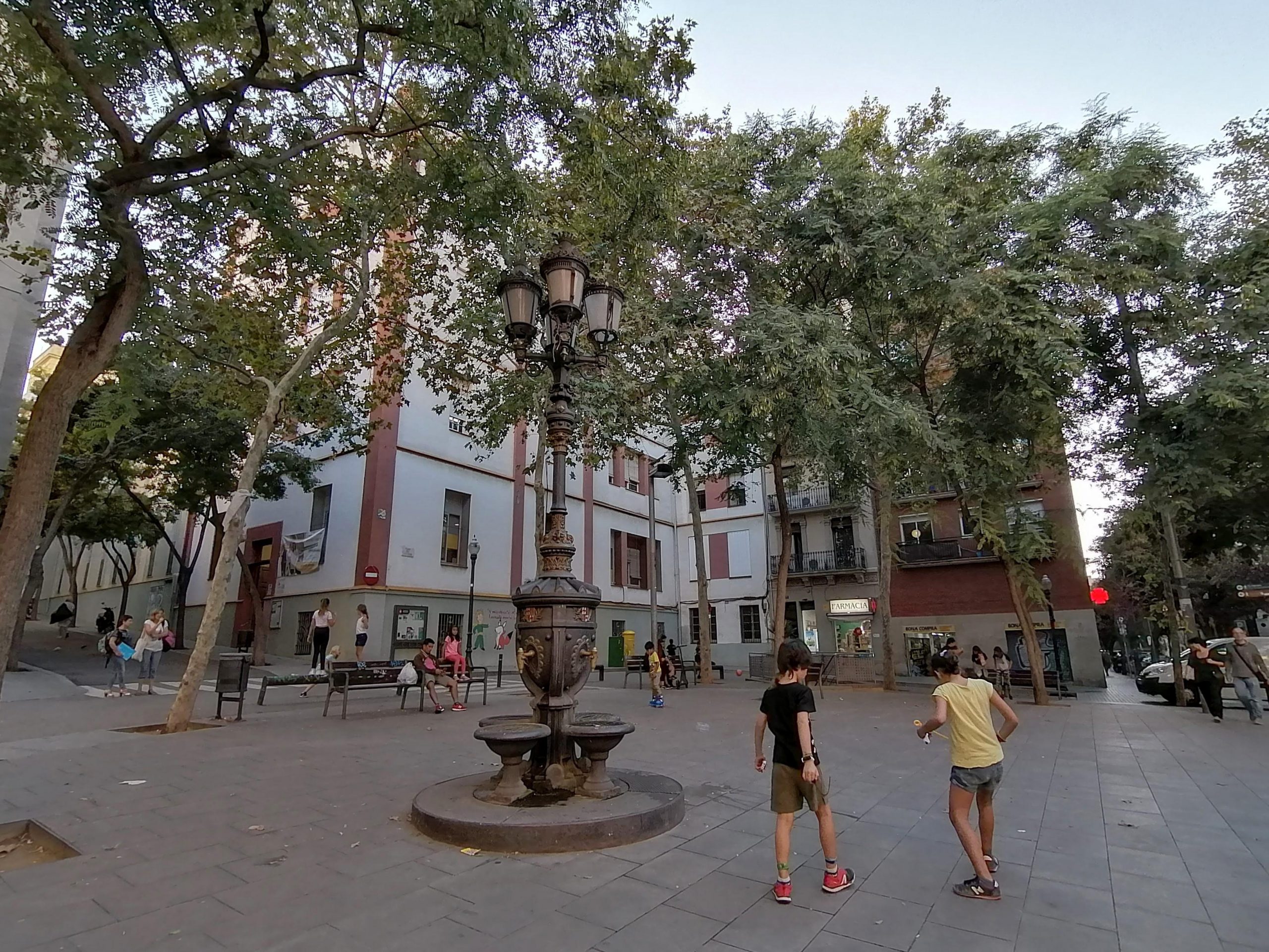 Plaça del sortidor, espai emblemàtic del Poble-sec / Meritxell M. Pauné