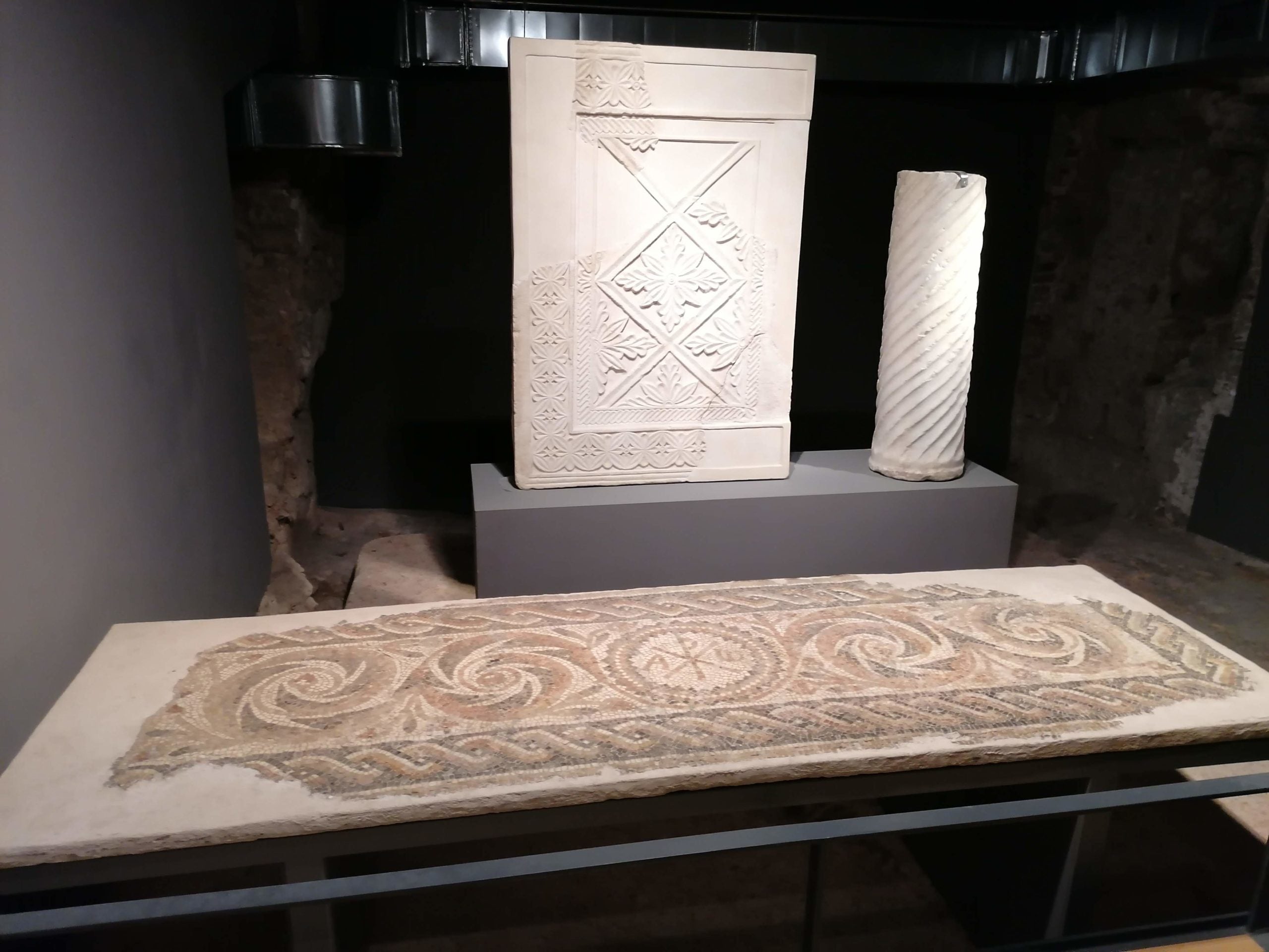 Lauda funerària paleocristiana trobada a Antoni Maura i exposada al MUHBA / MMP Lauda funerària paleocristiana trobada a Antoni Maura i exposada al MUHBA / MMP