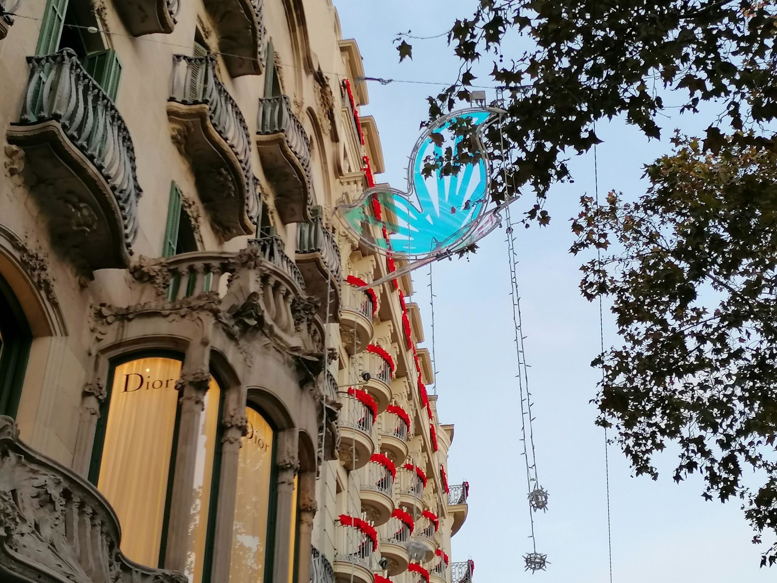 Una de les papallones del nou enllumenat del passeig de Gràcia / MMP Una de les papallones del nou enllumenat del passeig de Gràcia / MMP
