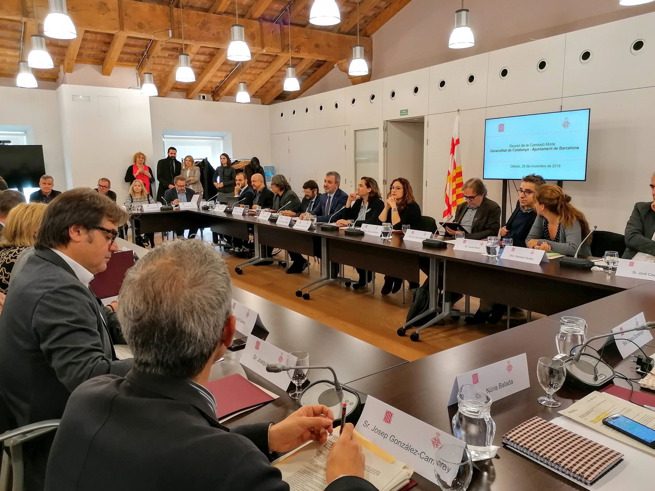 El govern de Barcelona, a la reunió de la comissió mixta Ajuntament-Generalitat / Meritxell M. Pauné