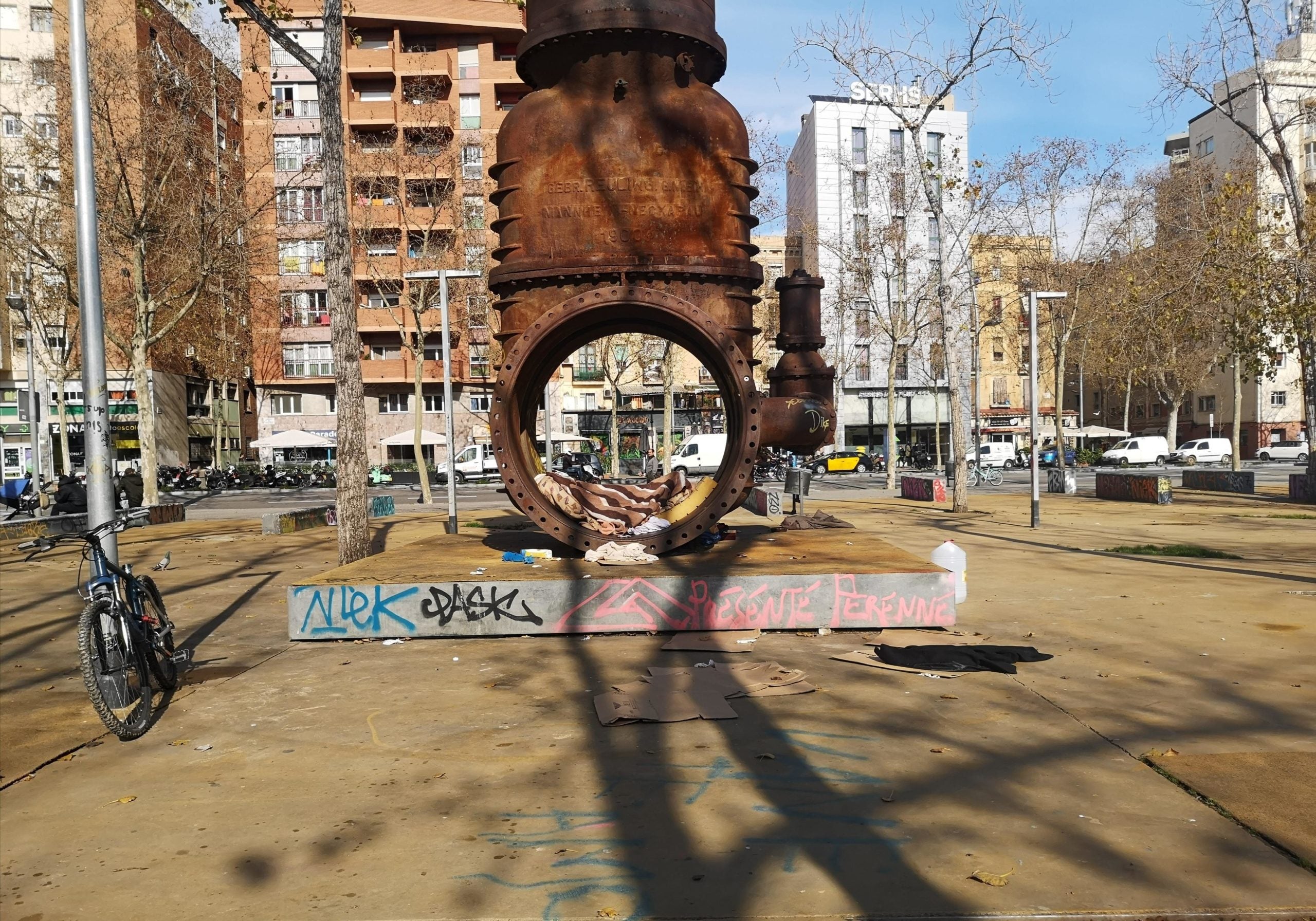 En el centre dels jardins, un dels punts contínuament ocupats per persones sense sostre / D.C.