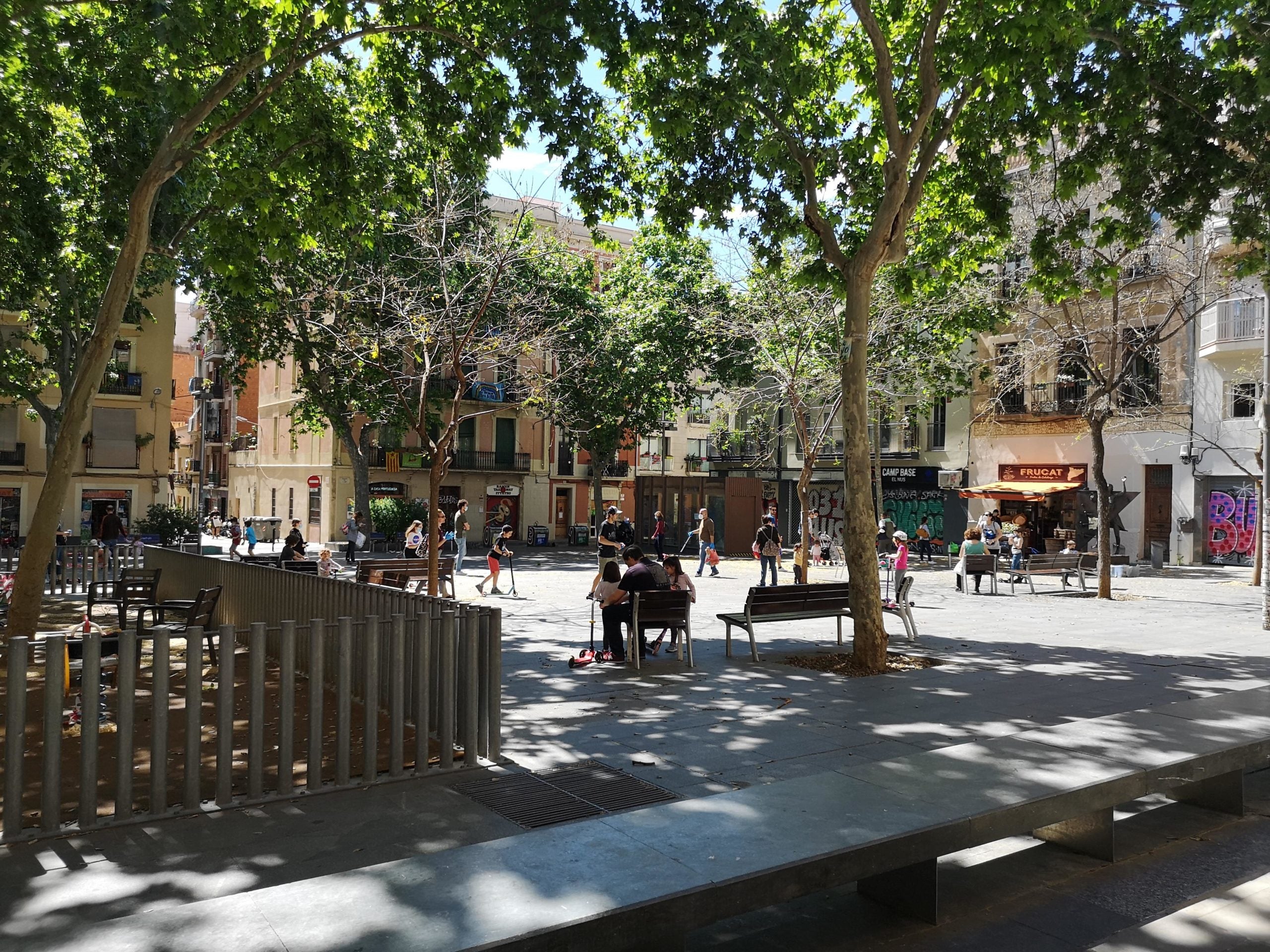 La plaça del Diamant, l'espai amb més concentració de gent pel centre de Gràcia / D.C.