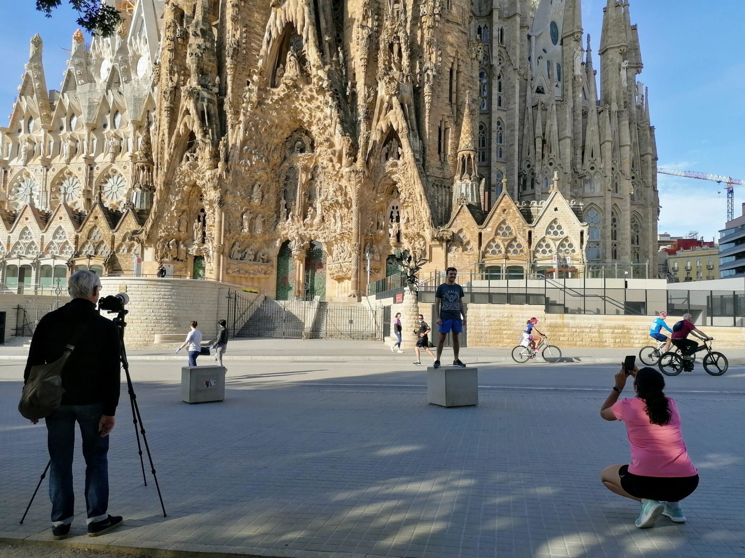 La Sagrada Família torna a protagonitzar retrats, el primer matí de passeig lliure autoritzat / MMP