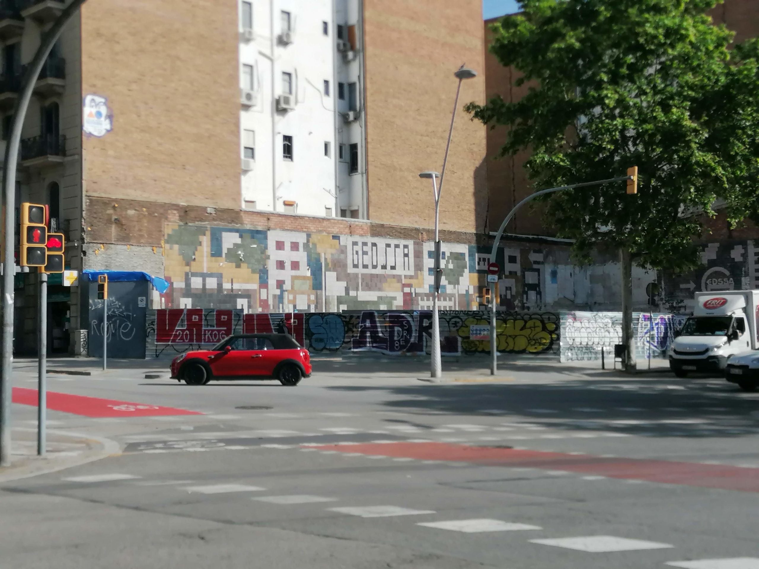 Mural de l'empresa GEDSSA, propietària de la benzinera enderrocada / MMP