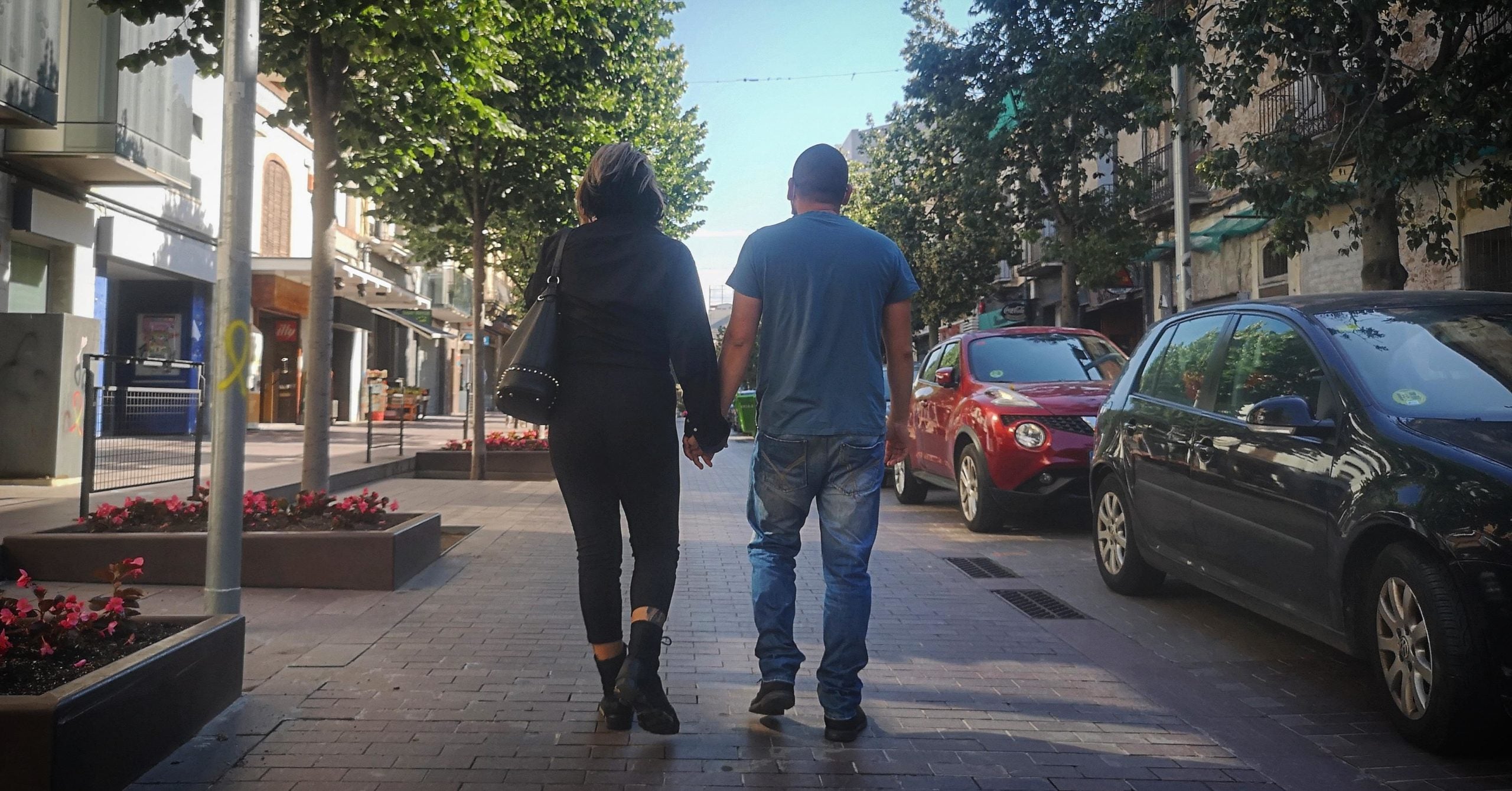 La Irene i el Fernando, passejant per Montcada i Reixac, després de sortir d'una mala experiència a una habitació rellogada a Nou Barris / D.C.