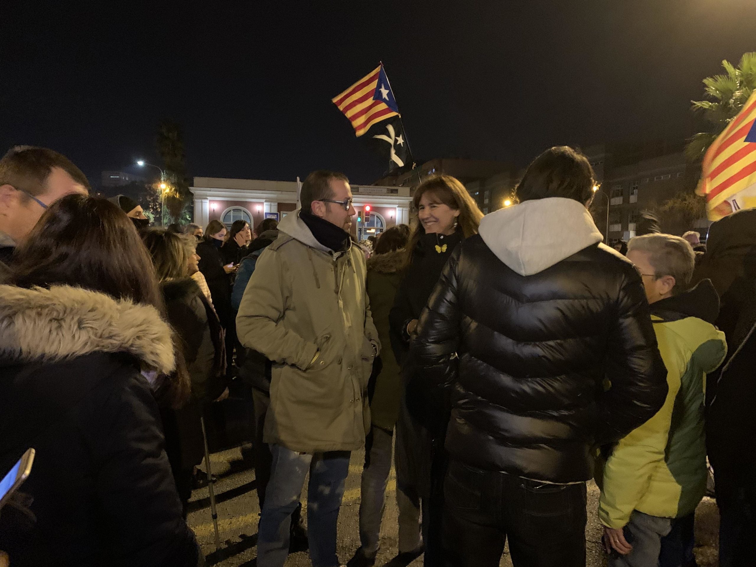 Laura Borràs i, d'esquena, Francesc de Dalmases, a la mobilització de la Meridiana / S.B.