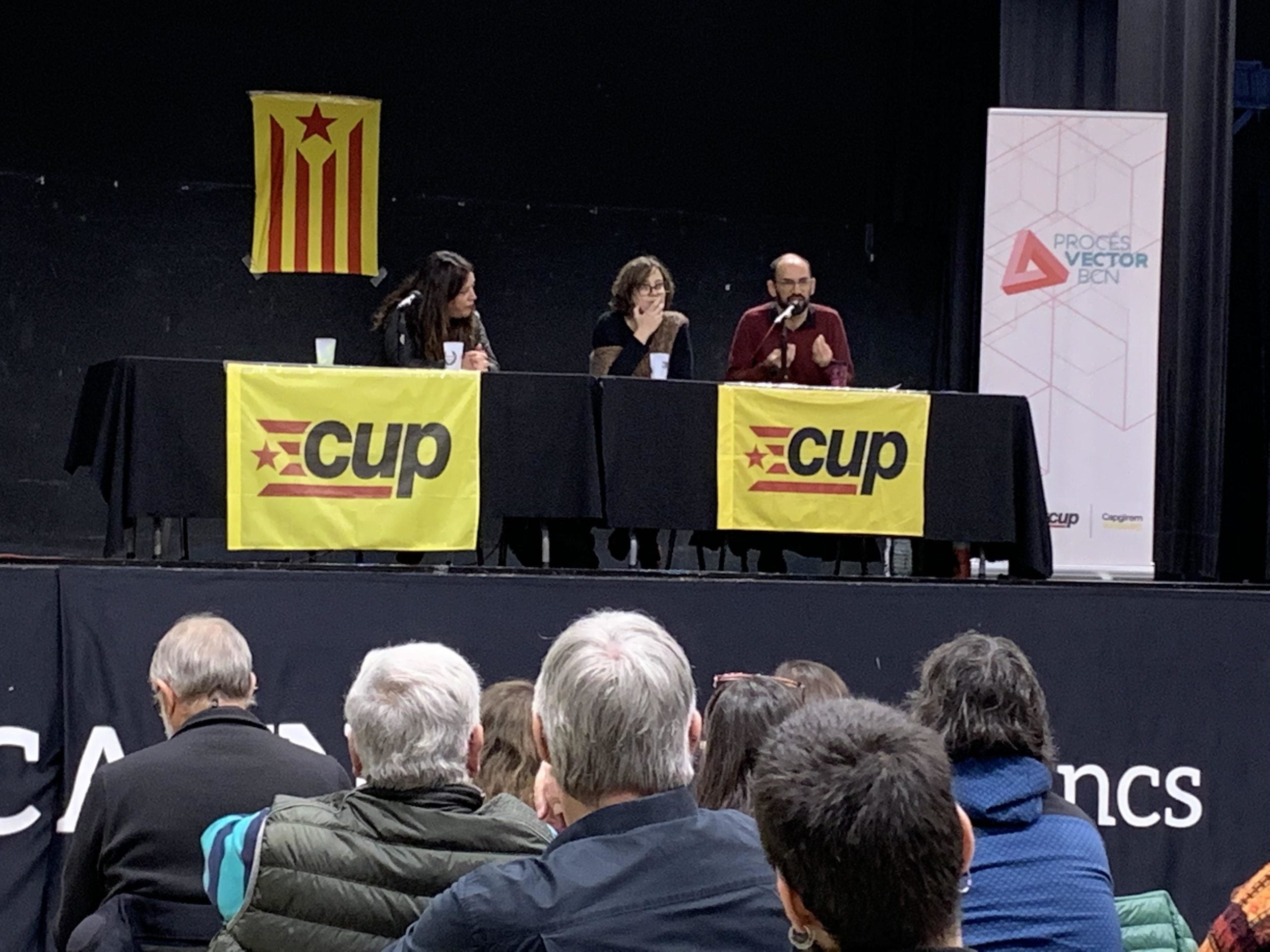 La taula de debat de la CUP amb Larraitz Ugarte i Maties Serracant, moderada per Eul&agrave;lia Reguant / S.B.