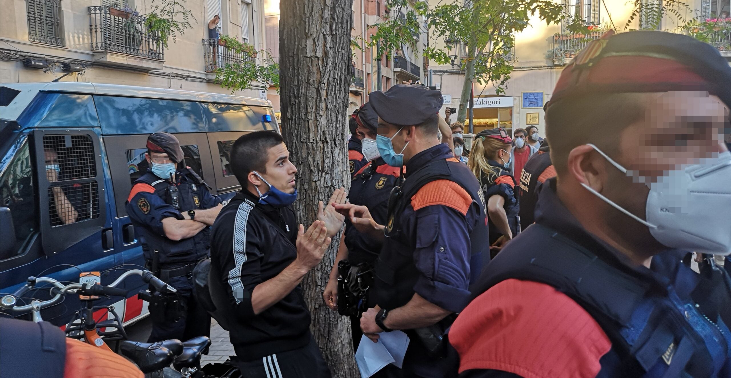 El David discuteix amb l'antiavalot Jordi Arasa a Gràcia / D.C.