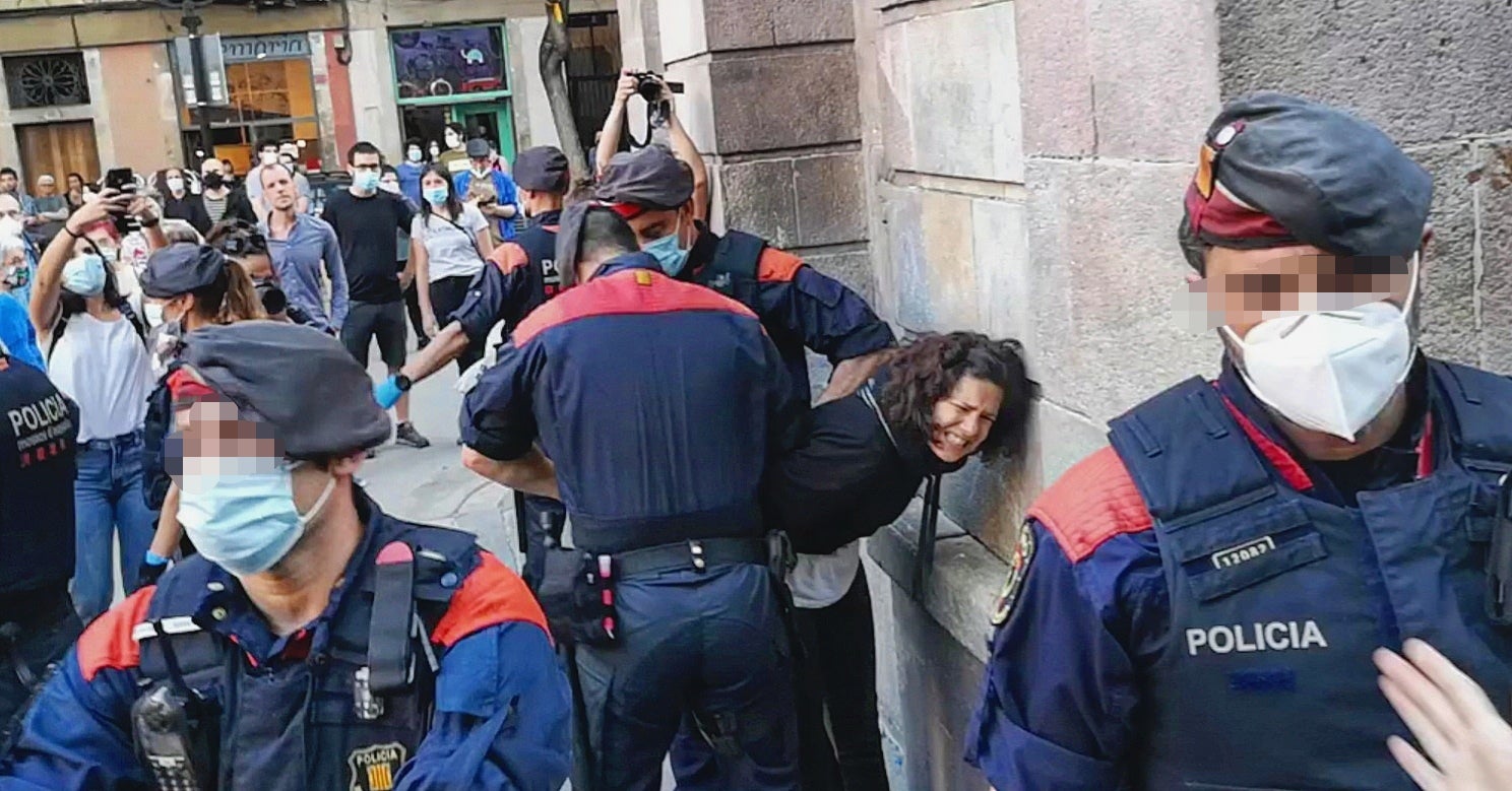 La dona detinguda durant la protesta anticapitalista de dimarts a Gràcia / D.C.