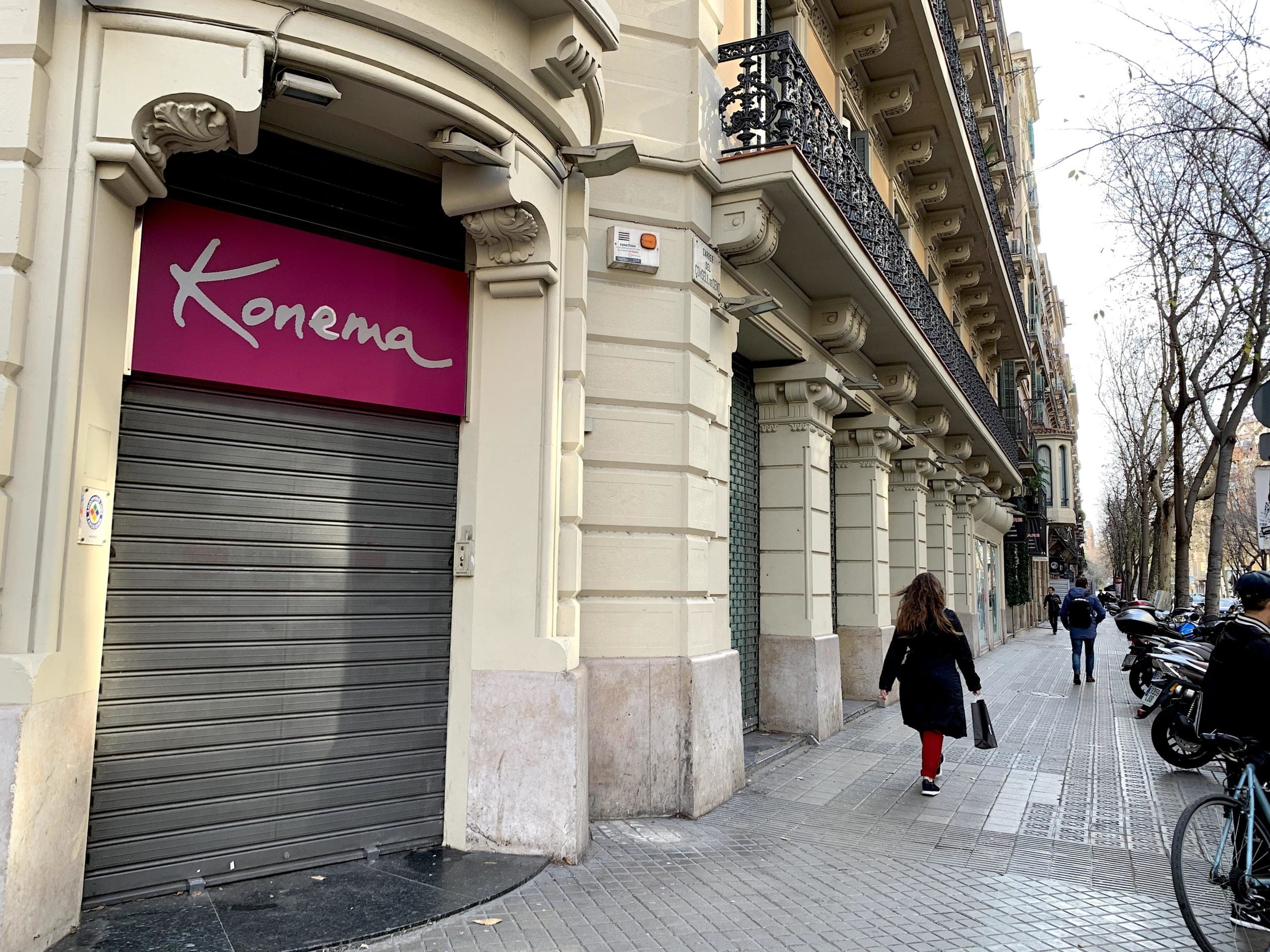 Konema, tancada per sempre, el 3 de gener, a la cantonada de la rambla Catalunya amb Consell de Cent / S.B. Konema, tancada per sempre, el 3 de gener, a la cantonada de la rambla Catalunya amb Consell de Cent / S.B.