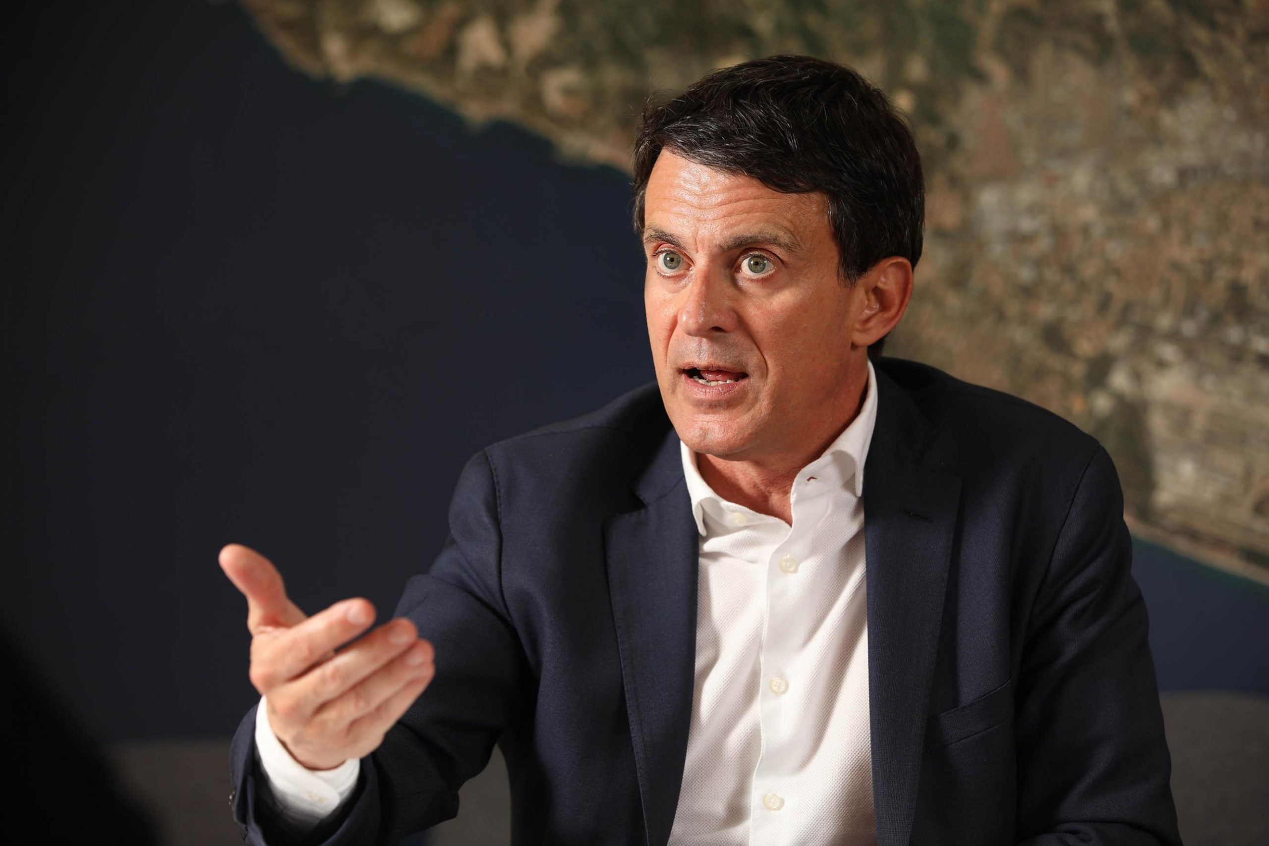 Manuel Valls en un moment de l'entrevista / Jordi Play