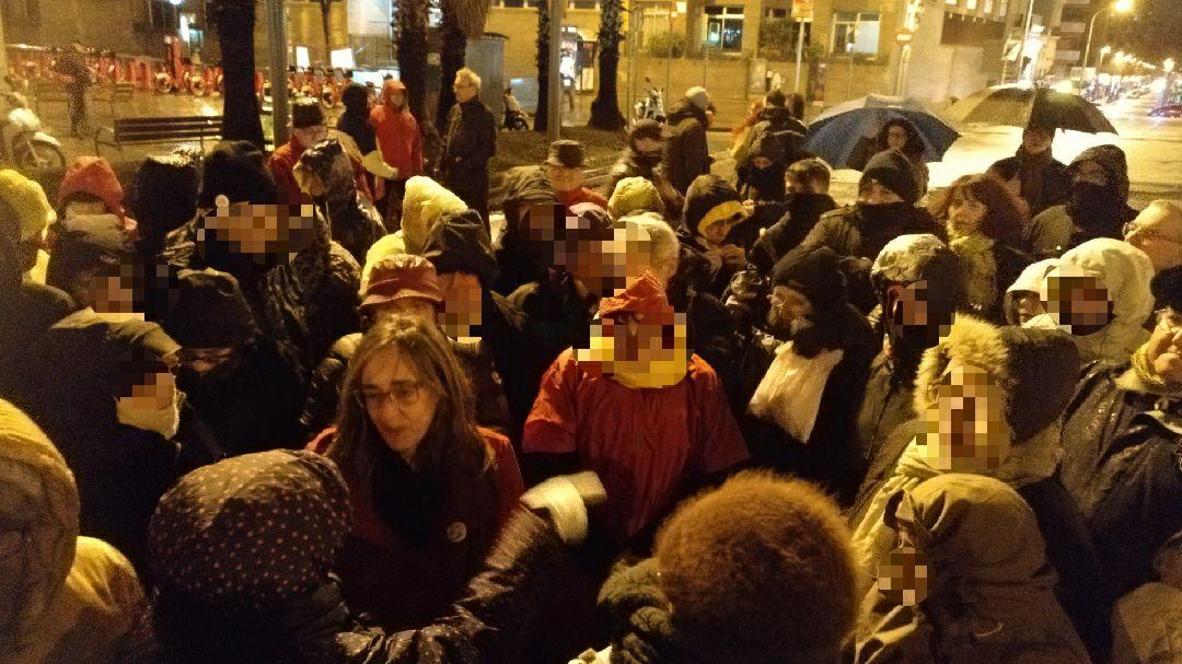 Montserrat Puigdemont, al tall de la Meridiana, en el dia 100 de la protesta / Meridiana Resisteix