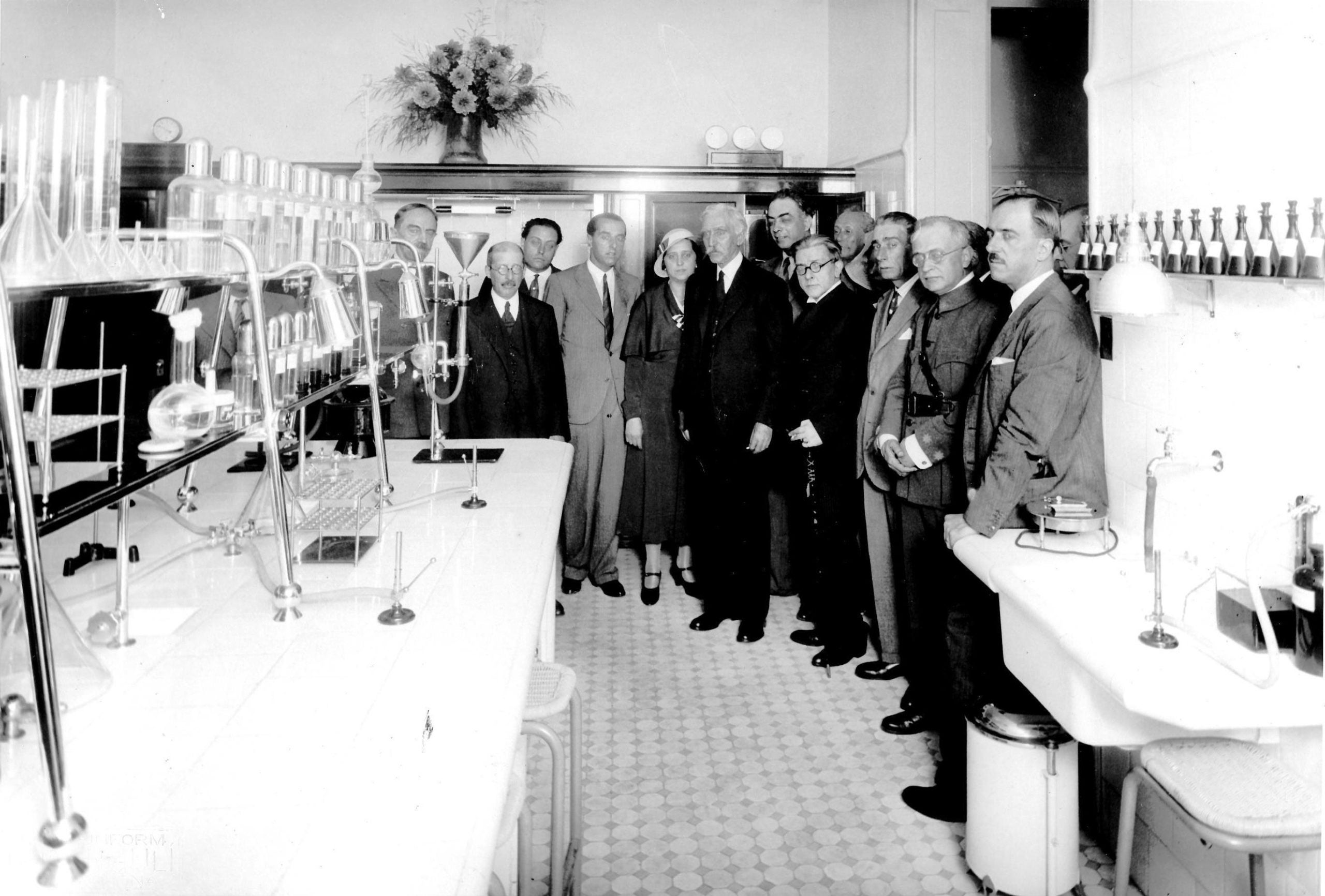 Moragas i Macià inauguren els Dispensaris Blancs el 1932 / Fundaci&oacute; Banc&agrave;ria 