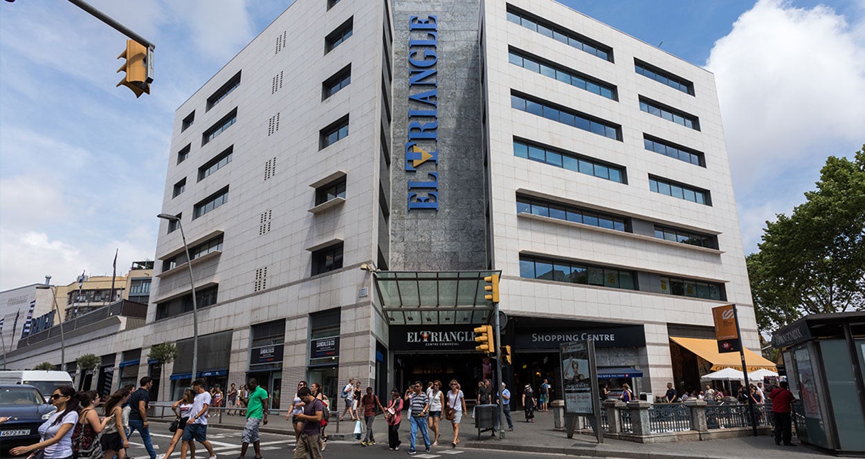 El centre comercial El Triangle de plaça Catalunya comença a obrir botigues / El Triangle