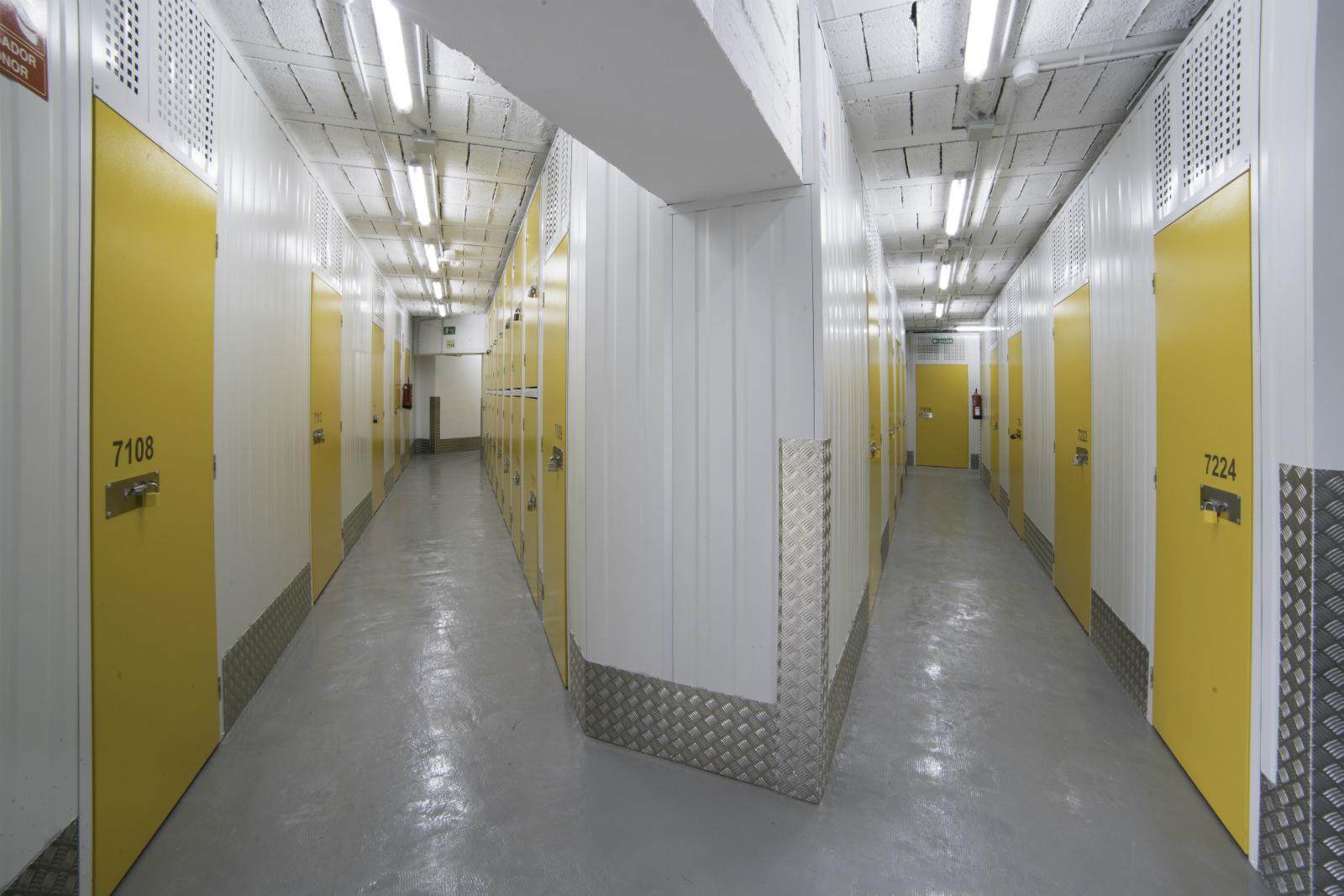 Interior del traster d'OhMyBox! al carrer Marina de Barcelona / OhMyBox!