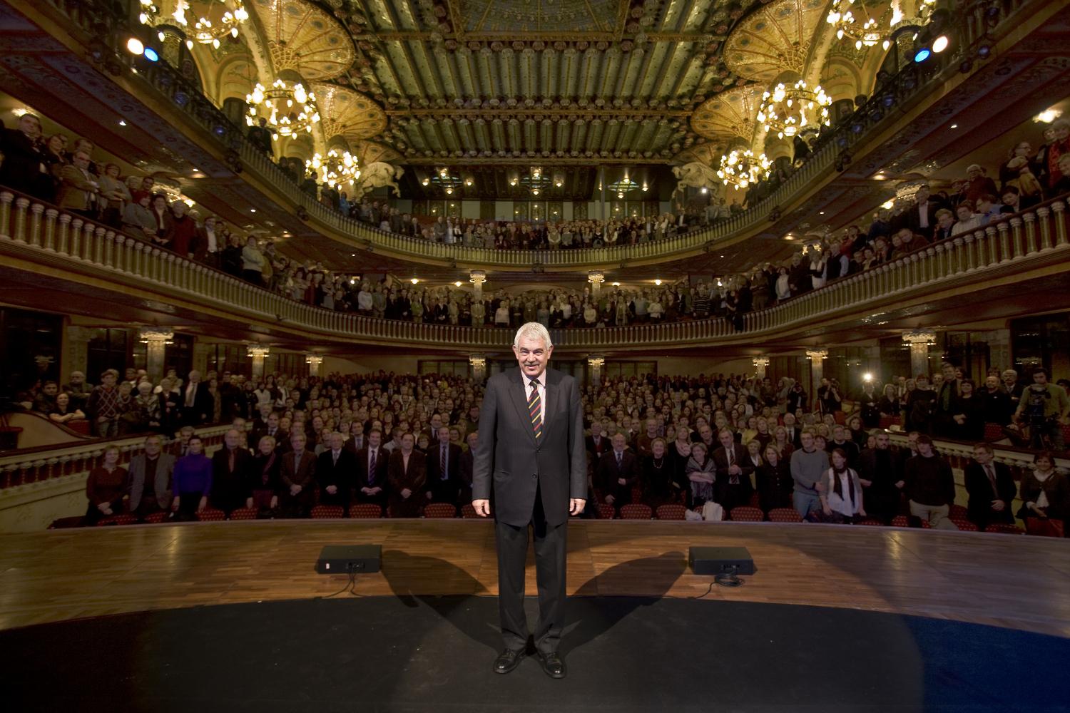 Pasqual Maragall en la presentació del llibre de memòries 'Oda Inacabada' / Arxiu Digital Pasqual Maragall