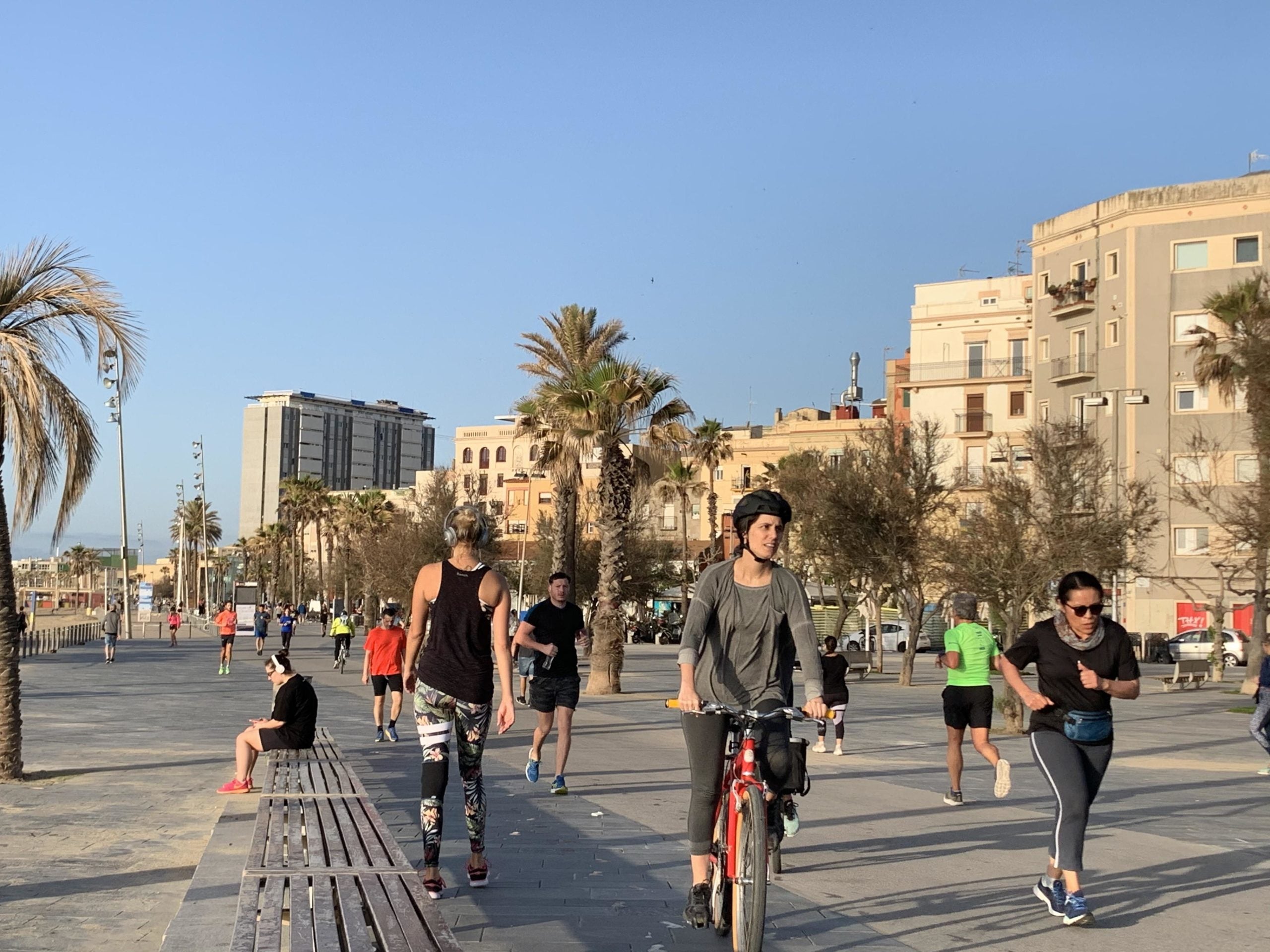 El passeig Marítim de la Barceloneta, aquest divendres cap a dos quarts de vuit del matí / S.B.