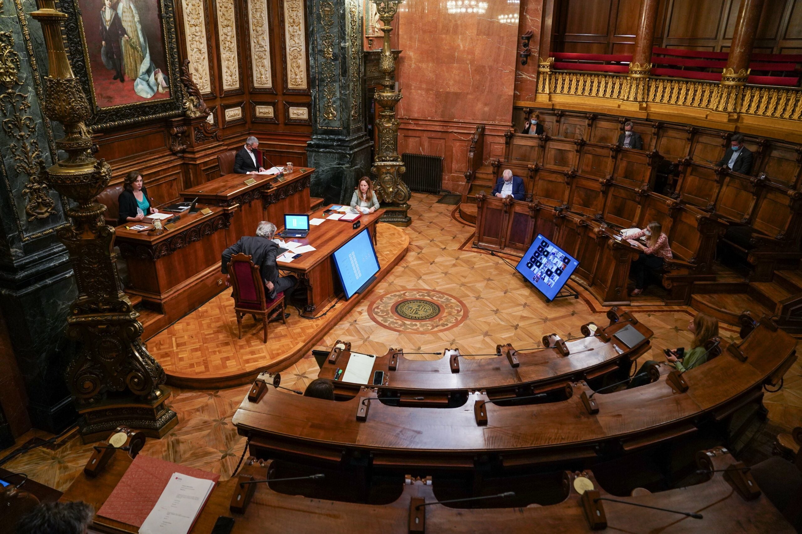 Vista del saló de plens en la primera sessió semipresencial, el 29 de maig / Ajuntament de Barcelona