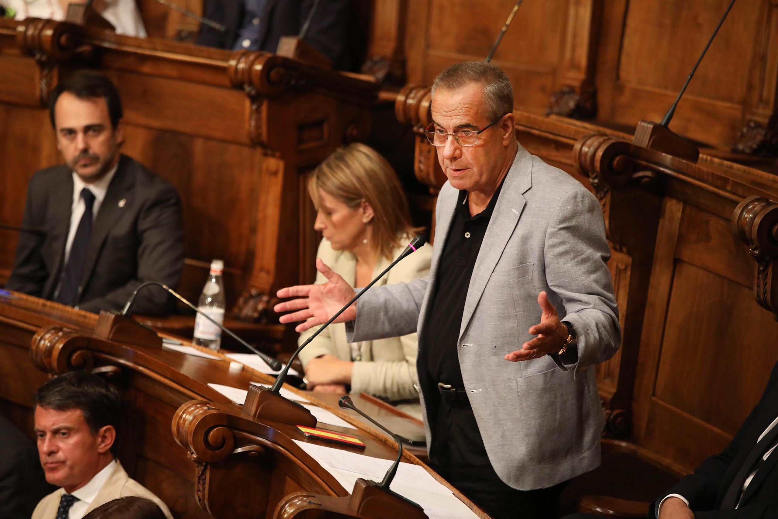 Celestino Corbacho (Cs) intervenint al ple de l'Ajuntament de Barcelona / Jordi Play