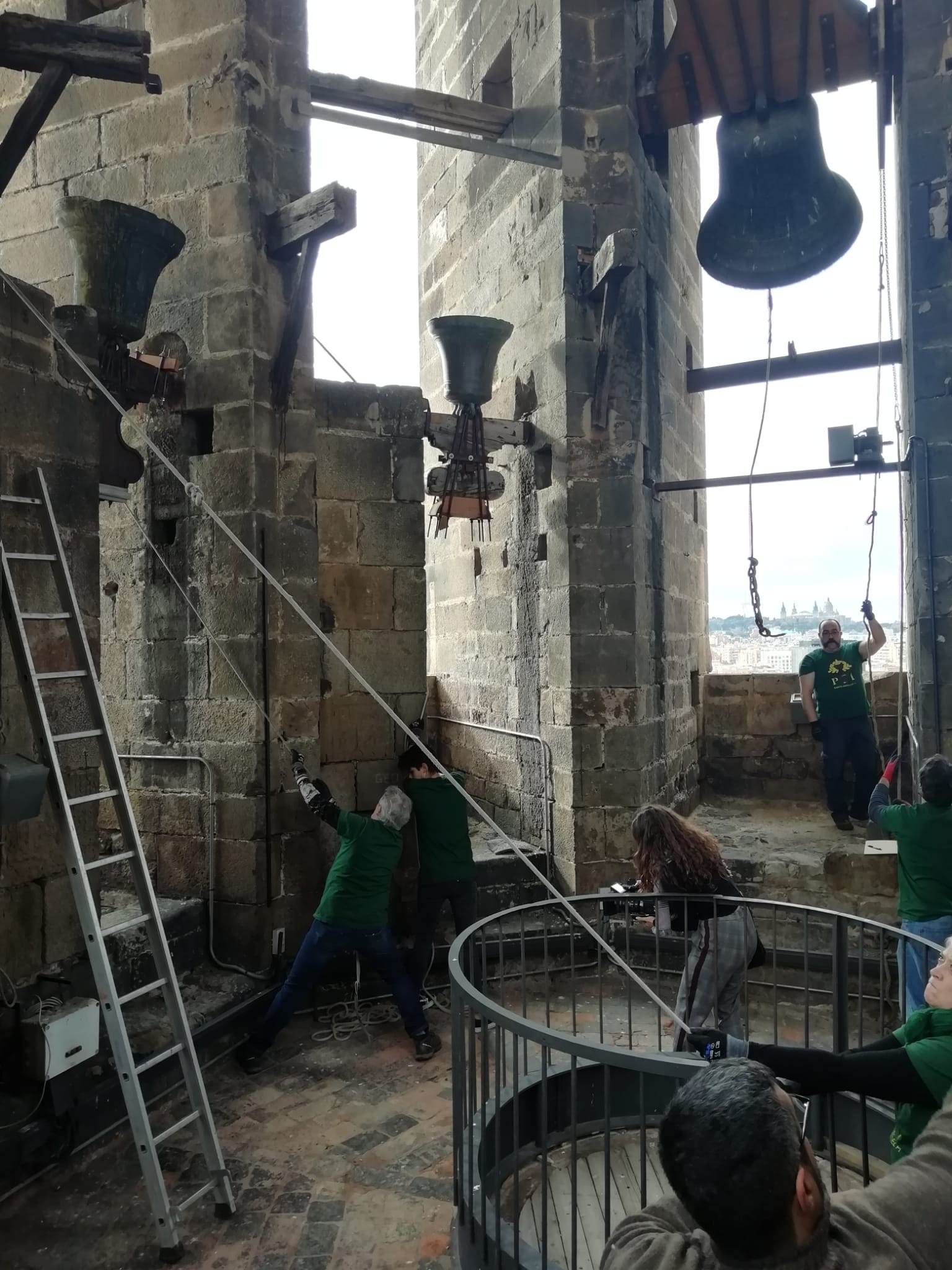 Campaners del Pi 'portant a seure' diverses campanes aquest desembre / Amigues i Amics del Campanar de Santa Maria del Pi