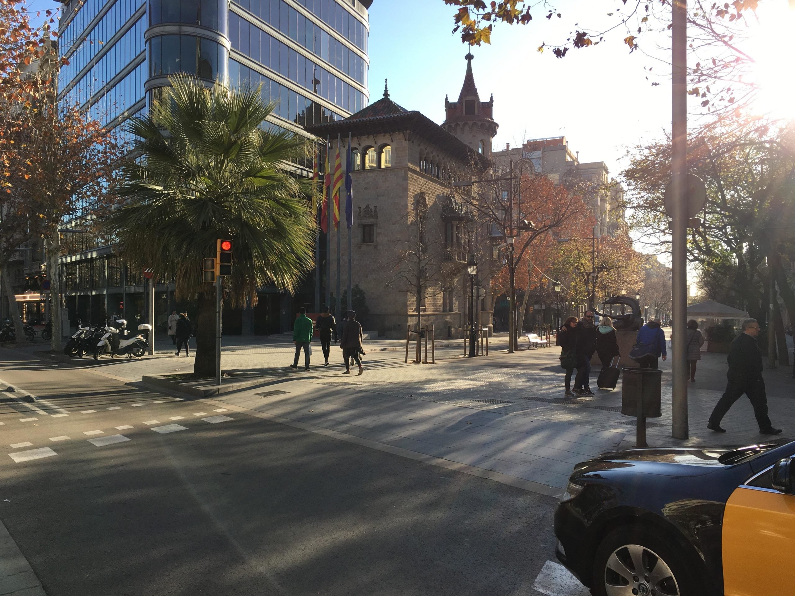 El capdamunt de la rambla Catalunya, el punt per on va accedir-hi el vehicle de l'atropellament de Cap d'Any per fugir / S.B. El capdamunt de la rambla Catalunya, el punt per on va accedir-hi el vehicle de l'atropellament de Cap d'Any per fugir / S.B.