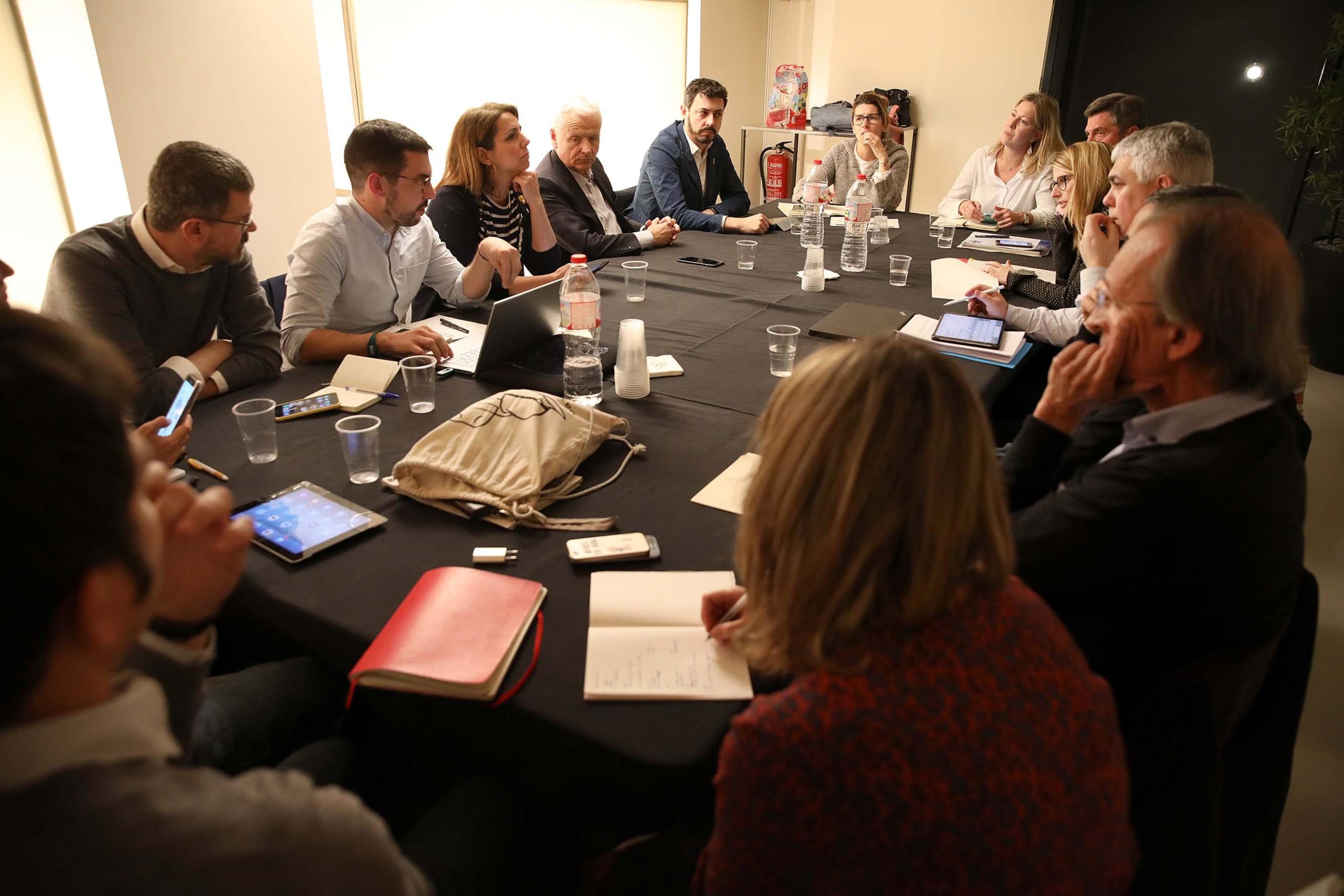 Reunió de l'equip de campanya d'Elsa Artadi, al local del carrer Jesús / Jordi Play