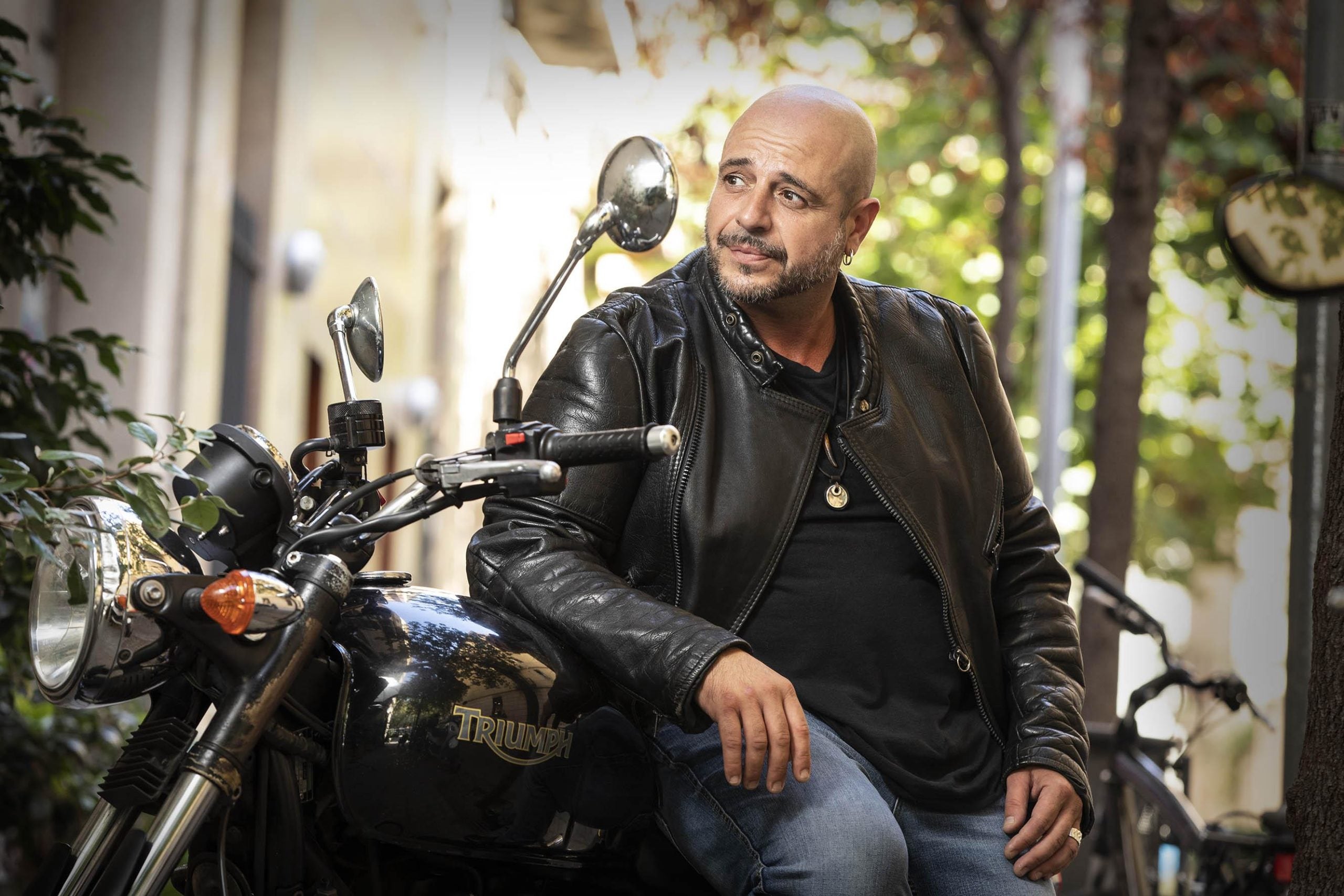 Roger Pera va amb moto a tot arreu / Jordi Play