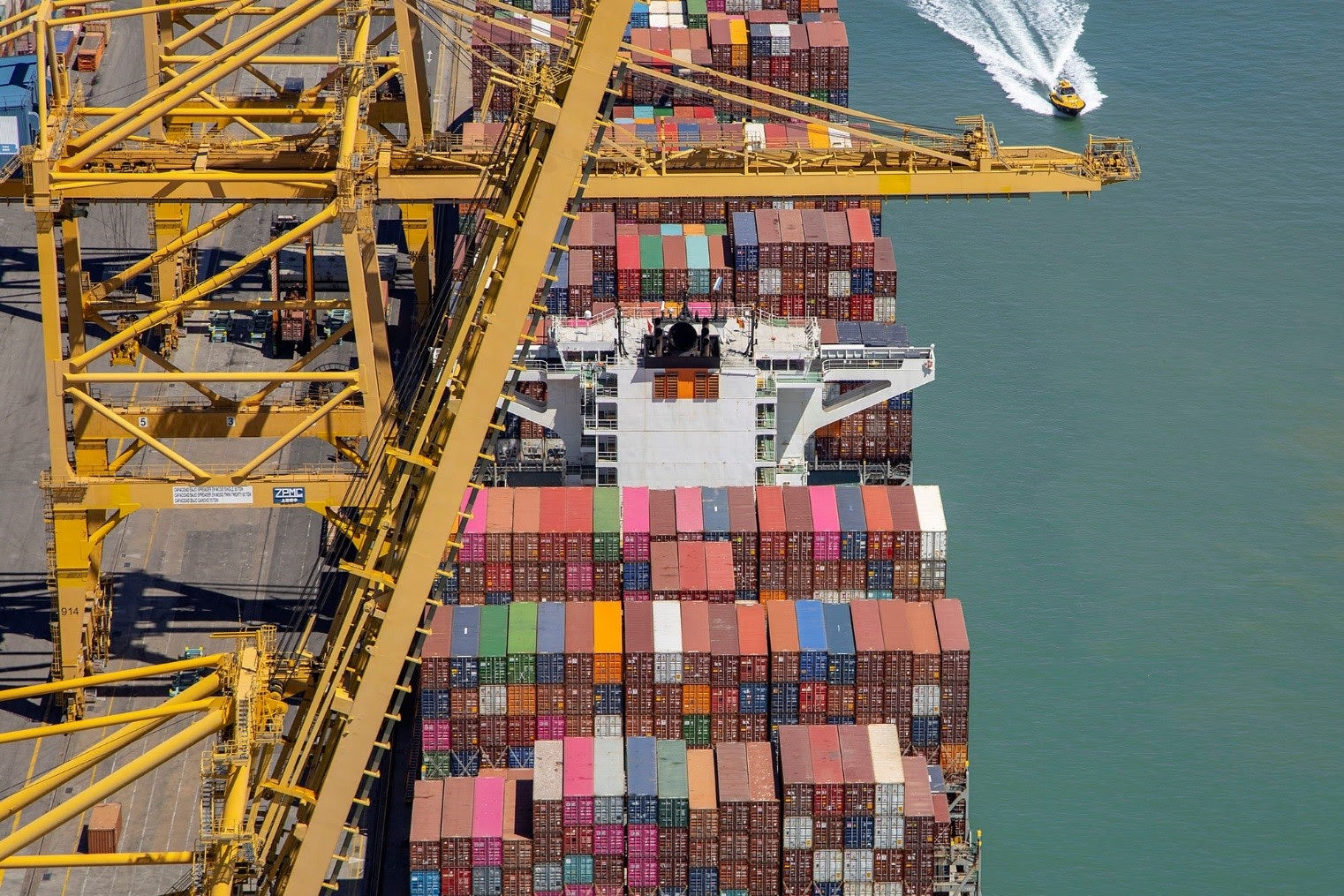 El tràfic de mercaderies al Port de Barcelona pateix els efectes de la paràlisi del comerç / APB