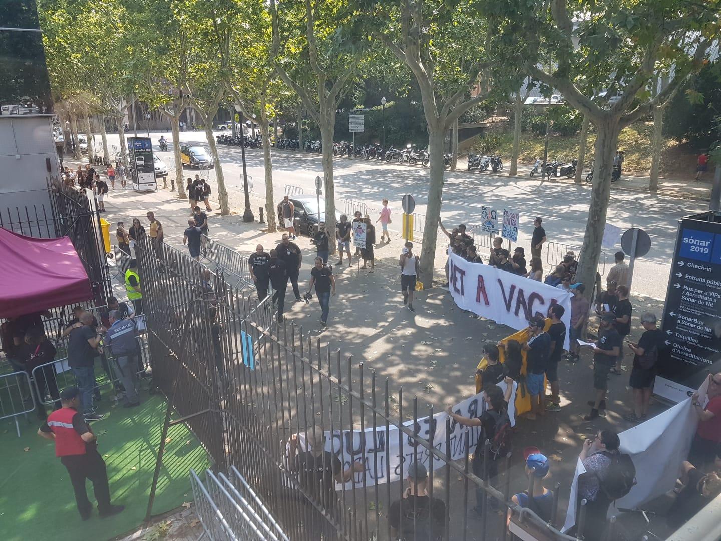 La protesta dels 'riggers' a l'entrada VIP del Sónar / J.A.G.